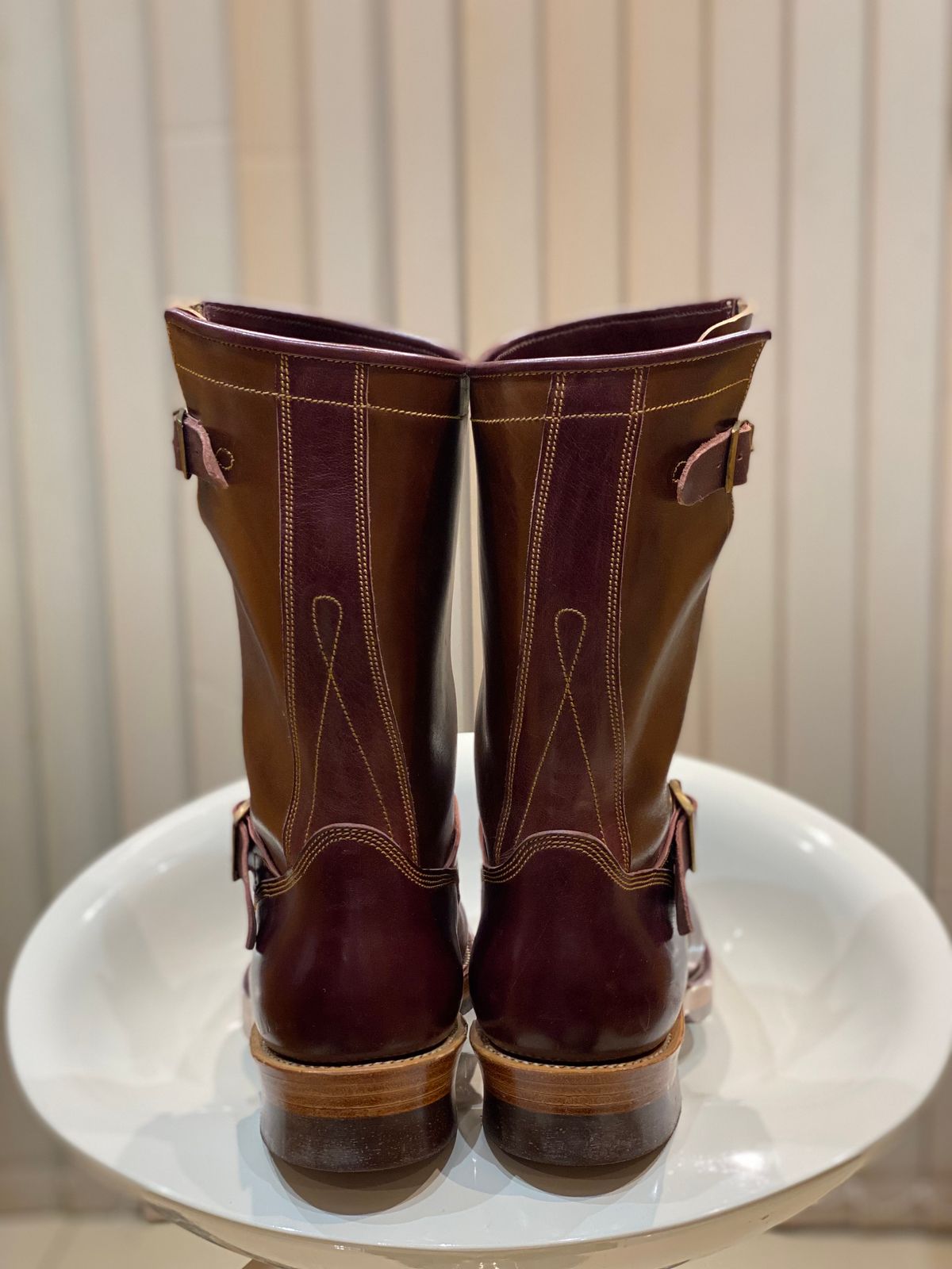 Photo by Parcelino_Sudigdo on October 1, 2024 of the Fortis Boots Tapak 1.0 Engineer boots in Maryam Toscanello TPR Horsebutt & Maryam Burgundy TPR Horsebutt.