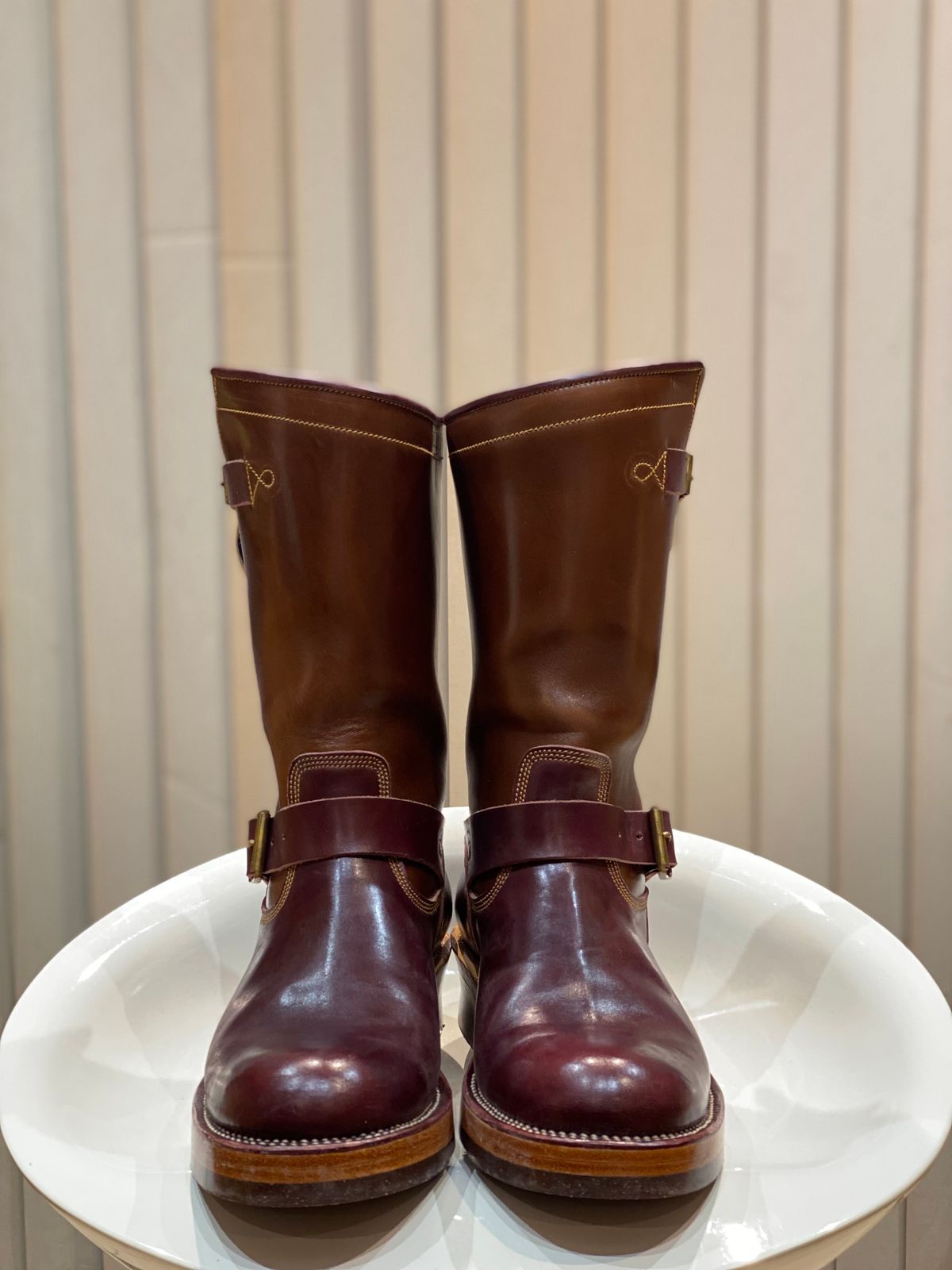 Photo by Parcelino_Sudigdo on October 1, 2024 of the Fortis Boots Tapak 1.0 Engineer boots in Maryam Toscanello TPR Horsebutt & Maryam Burgundy TPR Horsebutt.