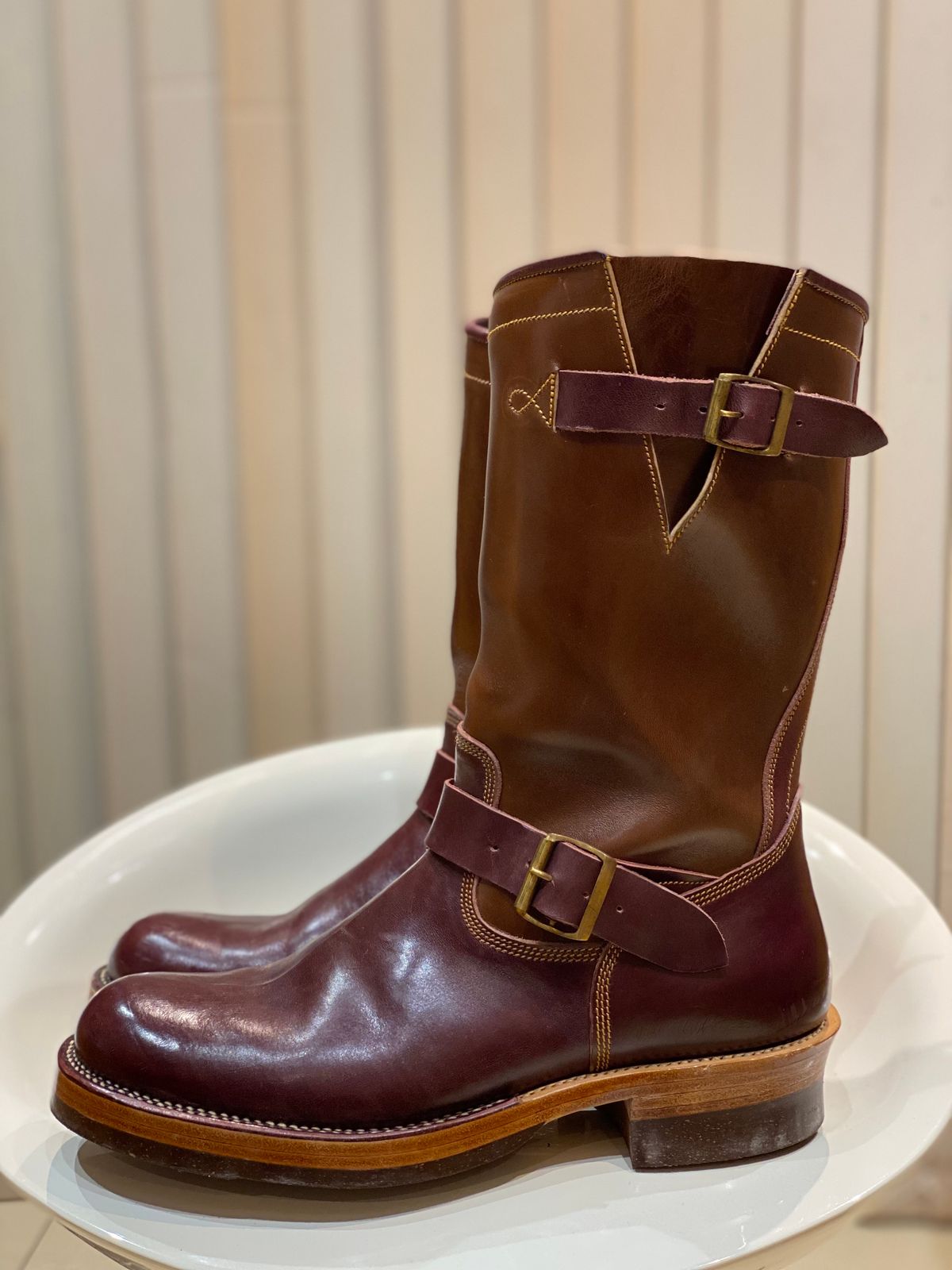 Photo by Parcelino_Sudigdo on October 1, 2024 of the Fortis Boots Tapak 1.0 Engineer boots in Maryam Toscanello TPR Horsebutt & Maryam Burgundy TPR Horsebutt.