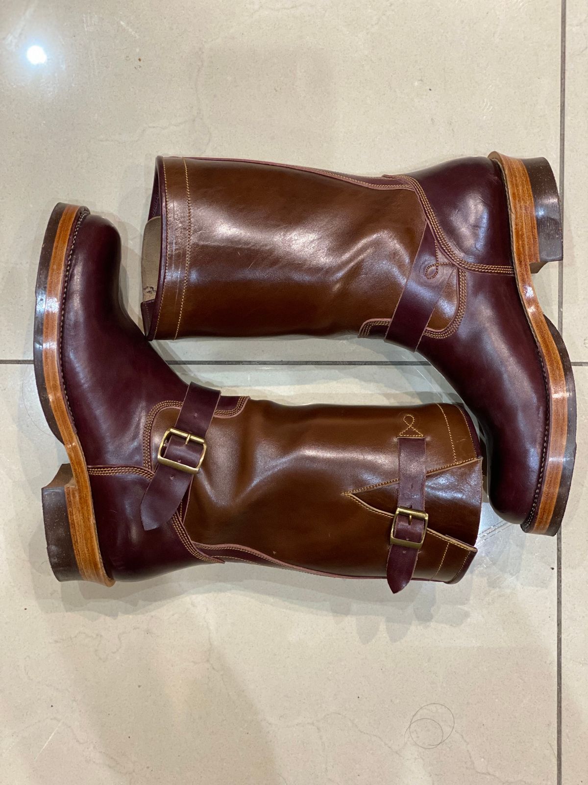 Photo by Parcelino_Sudigdo on October 1, 2024 of the Fortis Boots Tapak 1.0 Engineer boots in Maryam Toscanello TPR Horsebutt & Maryam Burgundy TPR Horsebutt.