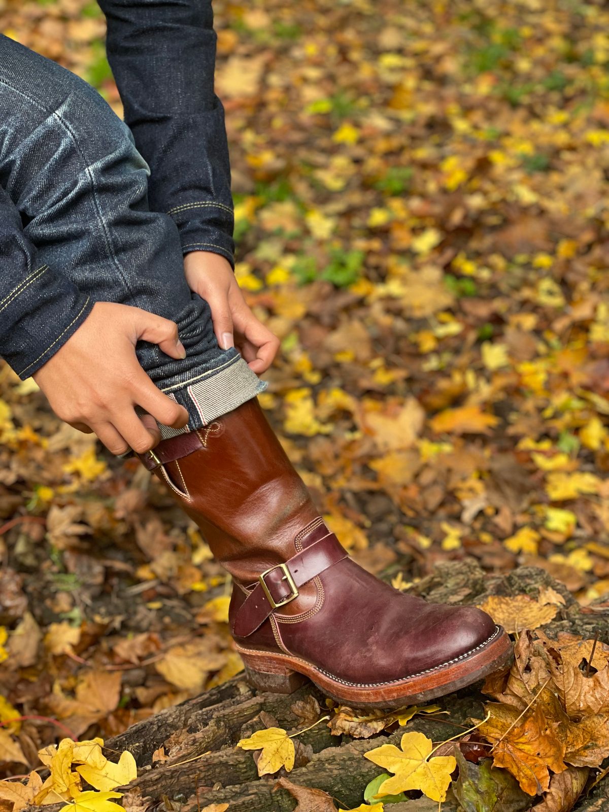 Photo by Parcelino_Sudigdo on November 5, 2024 of the Fortis Boots Tapak 1.0 Engineer boots in Maryam Toscanello TPR Horsebutt & Maryam Burgundy TPR Horsebutt.