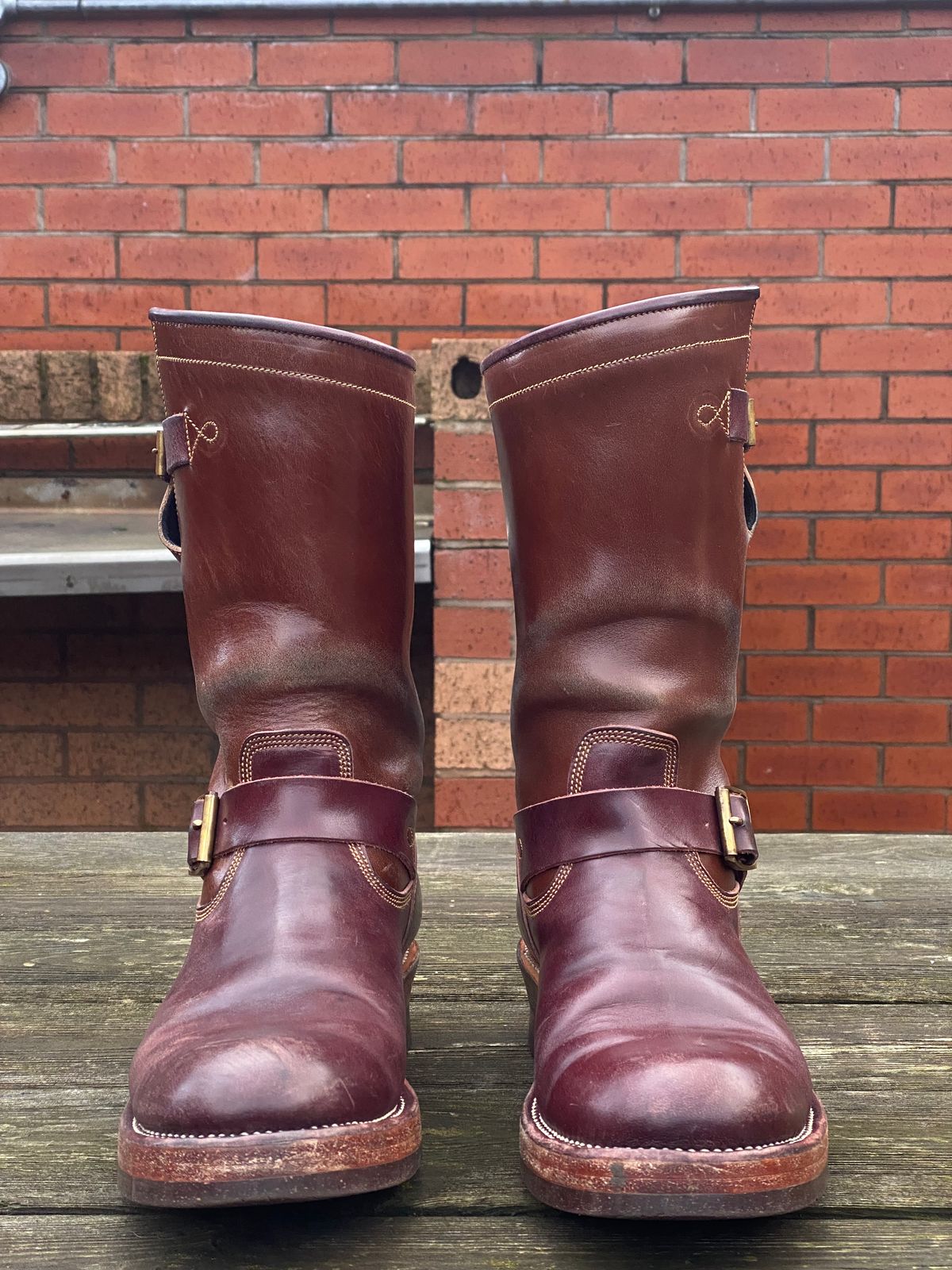 Photo by Parcelino_Sudigdo on December 1, 2024 of the Fortis Boots Tapak 1.0 Engineer boots in Maryam Toscanello TPR Horsebutt & Maryam Burgundy TPR Horsebutt.