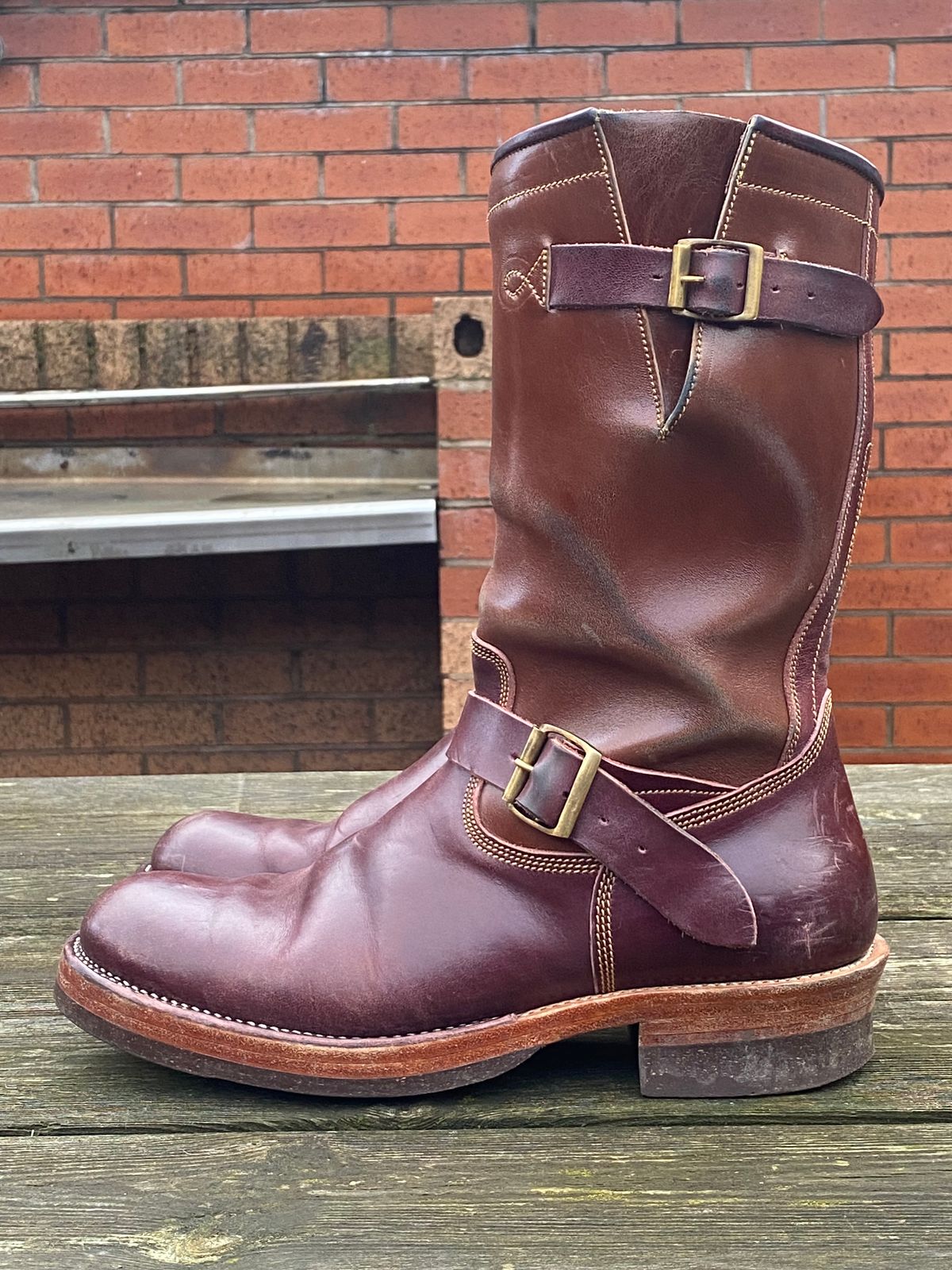 Photo by Parcelino_Sudigdo on December 1, 2024 of the Fortis Boots Tapak 1.0 Engineer boots in Maryam Toscanello TPR Horsebutt & Maryam Burgundy TPR Horsebutt.