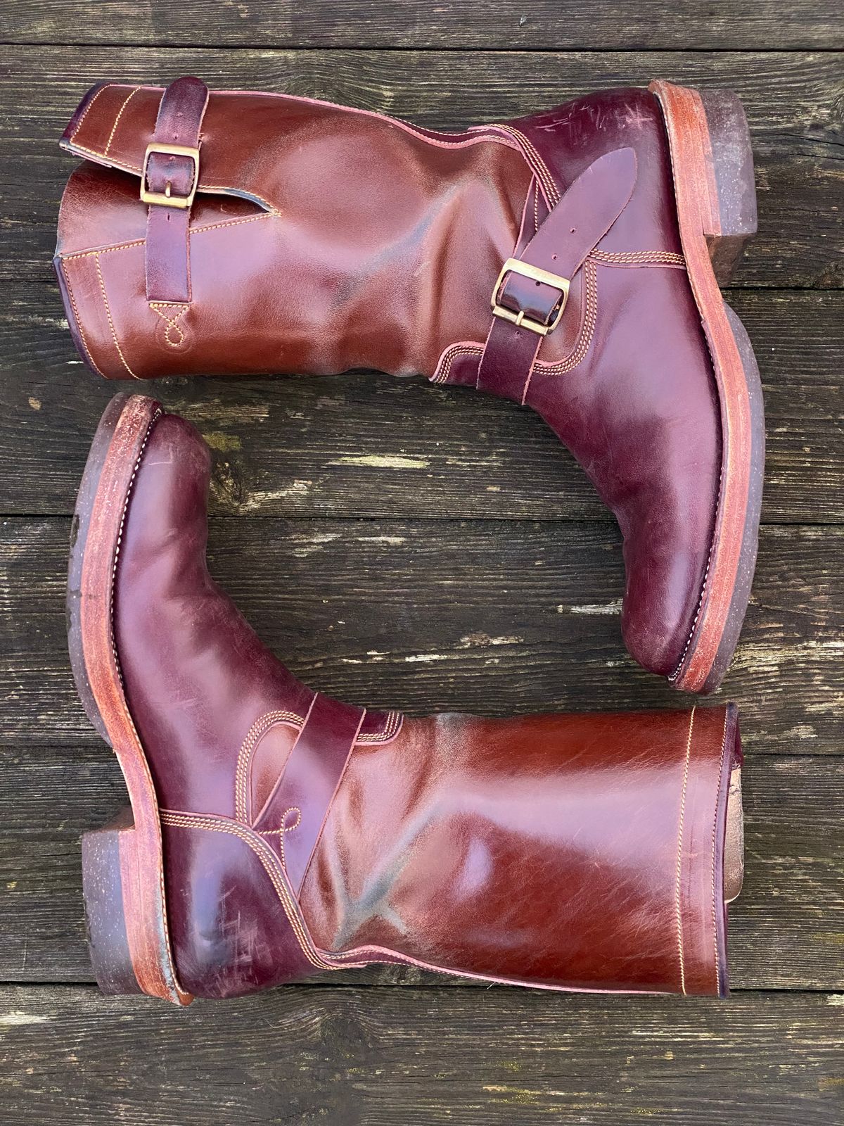 Photo by Parcelino_Sudigdo on December 1, 2024 of the Fortis Boots Tapak 1.0 Engineer boots in Maryam Toscanello TPR Horsebutt & Maryam Burgundy TPR Horsebutt.