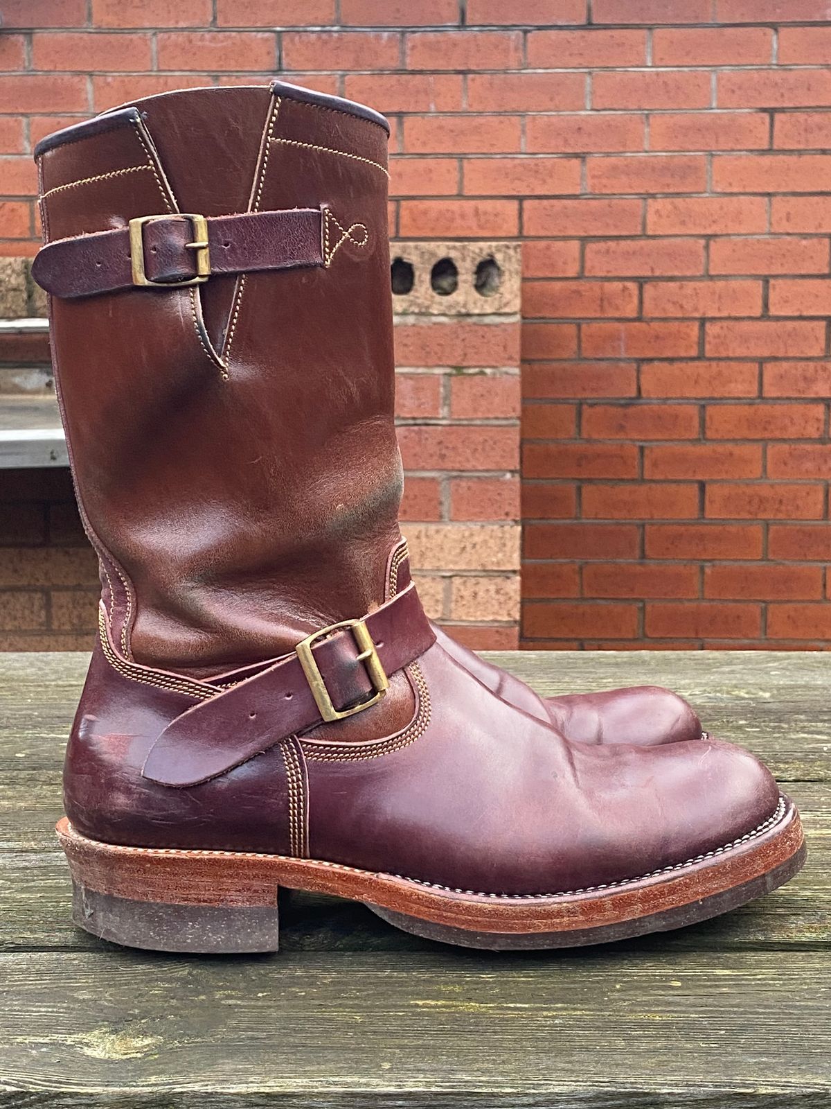 Photo by Parcelino_Sudigdo on December 1, 2024 of the Fortis Boots Tapak 1.0 Engineer boots in Maryam Toscanello TPR Horsebutt & Maryam Burgundy TPR Horsebutt.