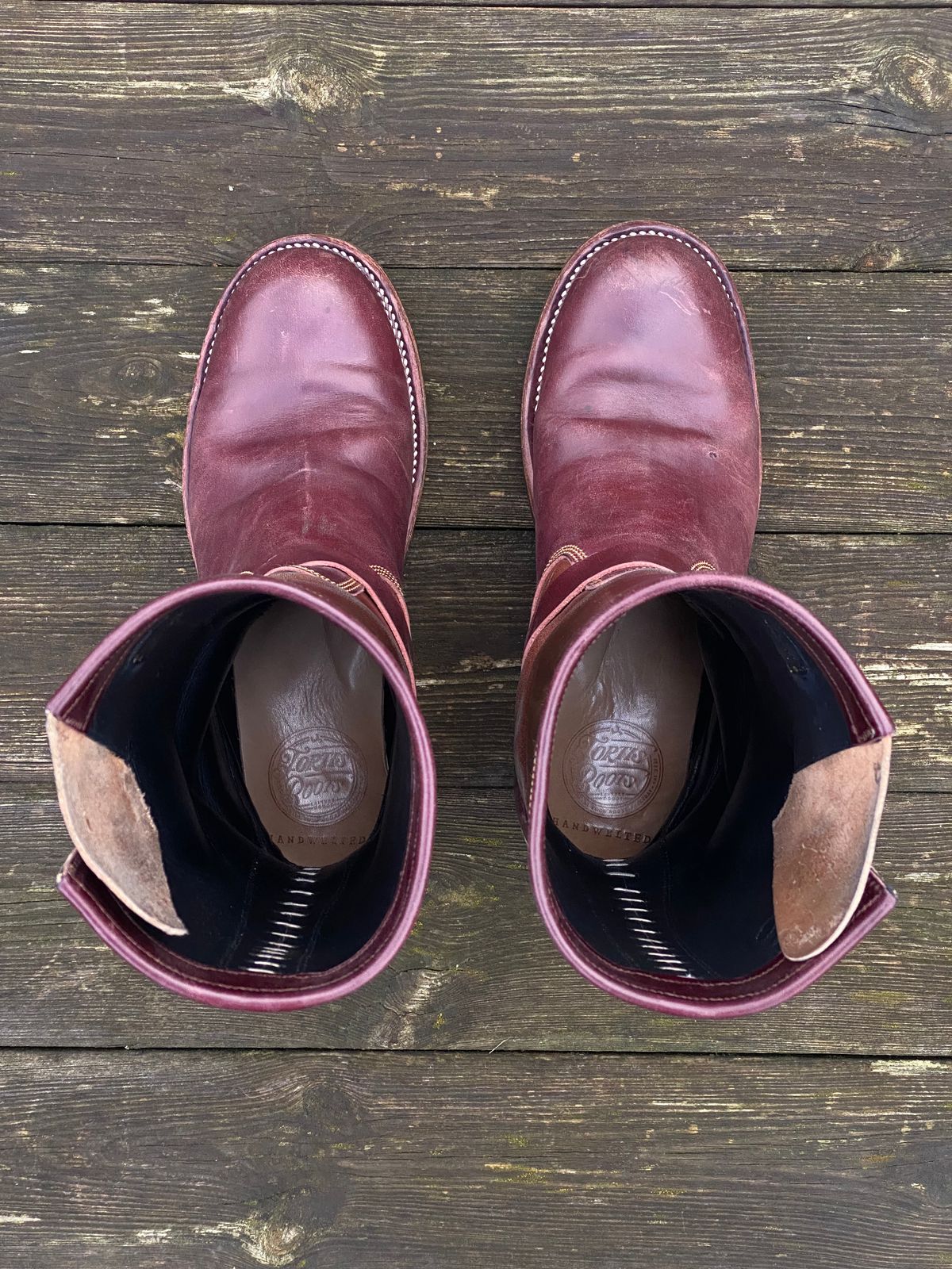 Photo by Parcelino_Sudigdo on December 1, 2024 of the Fortis Boots Tapak 1.0 Engineer boots in Maryam Toscanello TPR Horsebutt & Maryam Burgundy TPR Horsebutt.