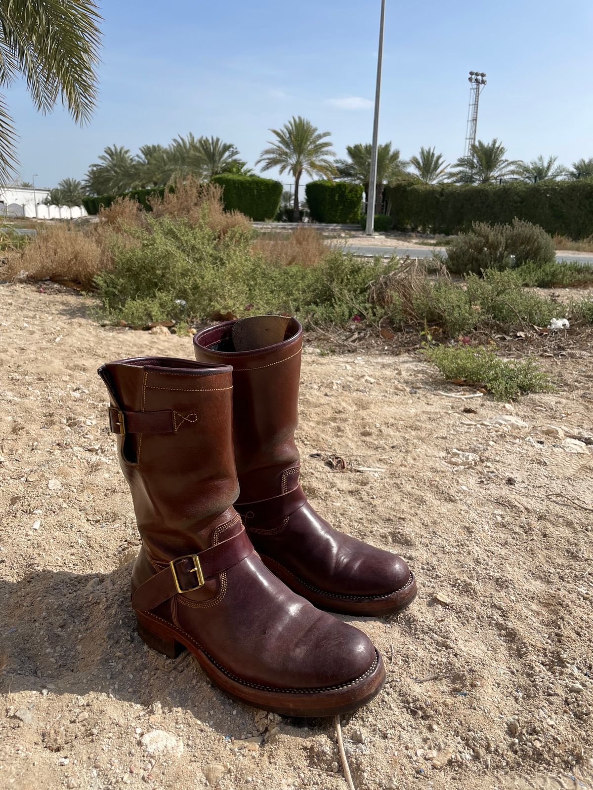 Photo by Parcelino_Sudigdo on January 5, 2025 of the Fortis Boots Tapak 1.0 Engineer boots in Maryam Toscanello TPR Horsebutt & Maryam Burgundy TPR Horsebutt.