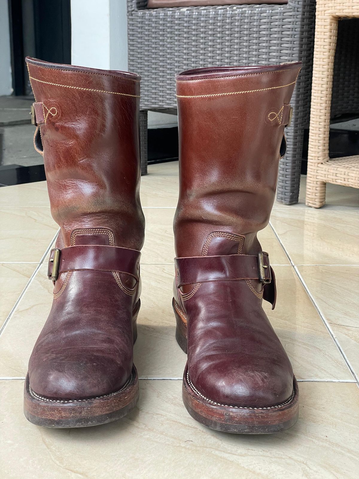 Photo by Parcelino_Sudigdo on January 5, 2025 of the Fortis Boots Tapak 1.0 Engineer boots in Maryam Toscanello TPR Horsebutt & Maryam Burgundy TPR Horsebutt.