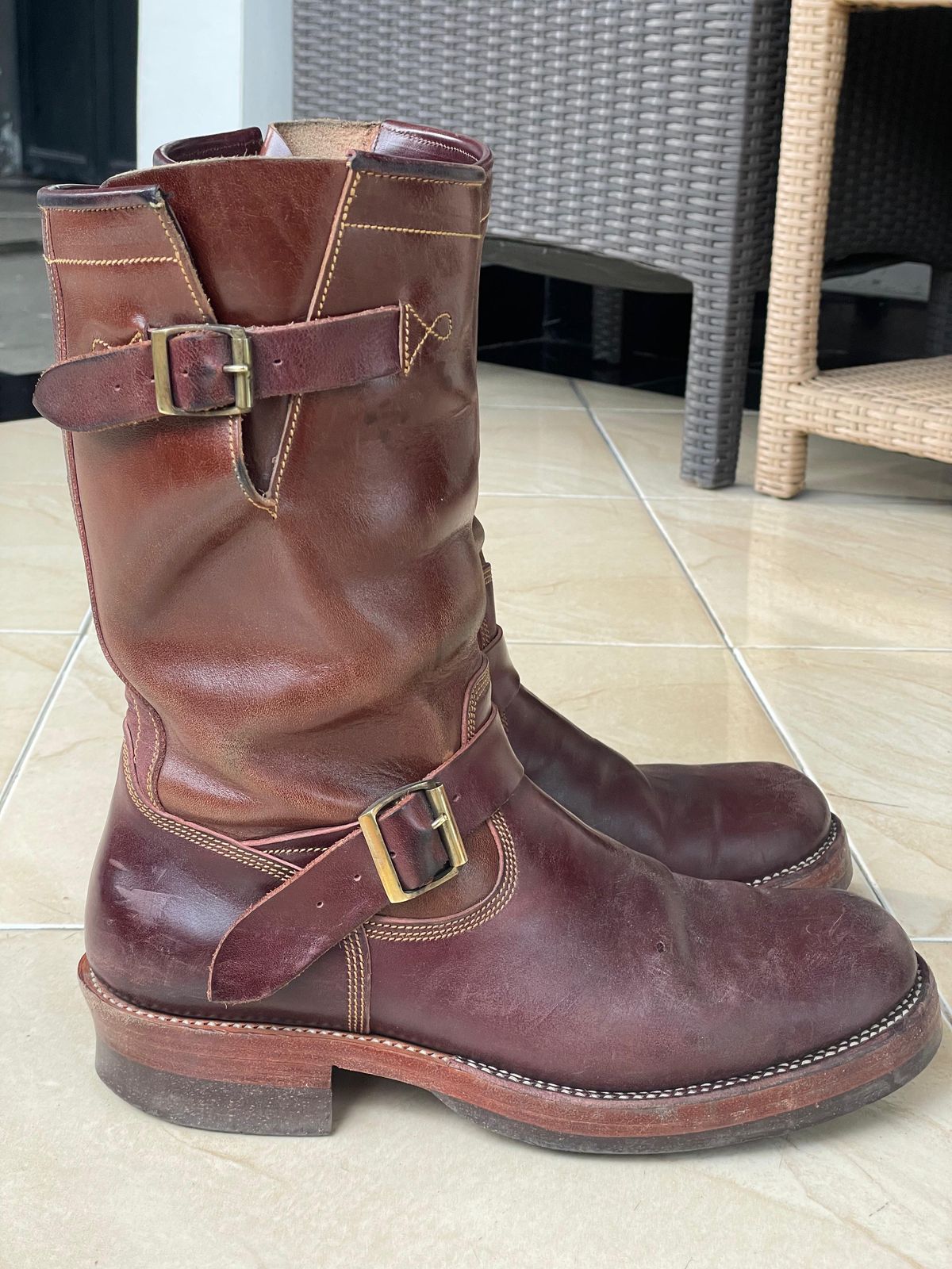 Photo by Parcelino_Sudigdo on January 5, 2025 of the Fortis Boots Tapak 1.0 Engineer boots in Maryam Toscanello TPR Horsebutt & Maryam Burgundy TPR Horsebutt.