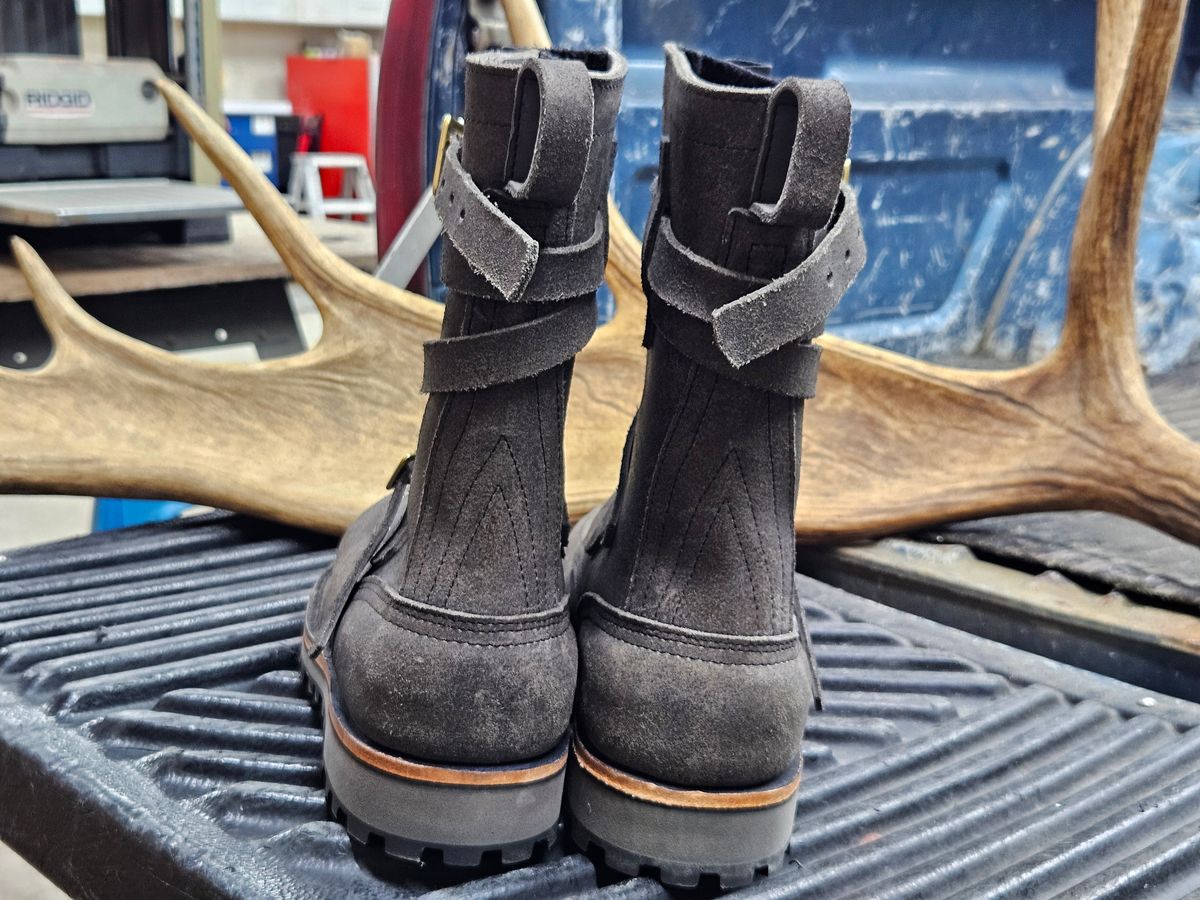 Photo by Theakkid on October 1, 2024 of the Nicks TankerPro in Nicks/Seidel 1964 Ash Gray Roughout.