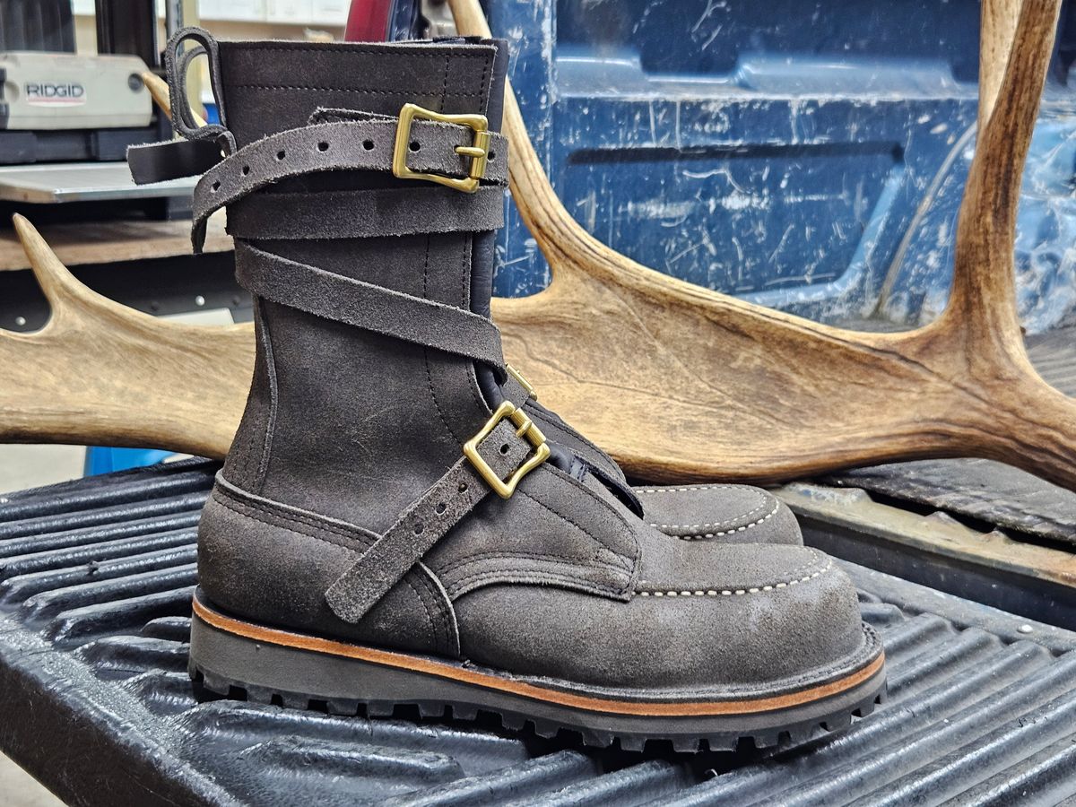 Photo by Theakkid on October 1, 2024 of the Nicks TankerPro in Nicks/Seidel 1964 Ash Gray Roughout.