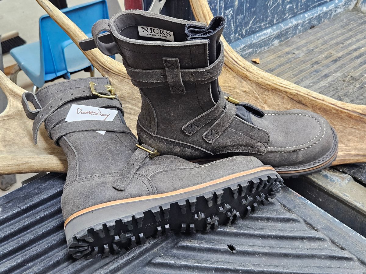 Photo by Theakkid on October 1, 2024 of the Nicks TankerPro in Nicks/Seidel 1964 Ash Gray Roughout.