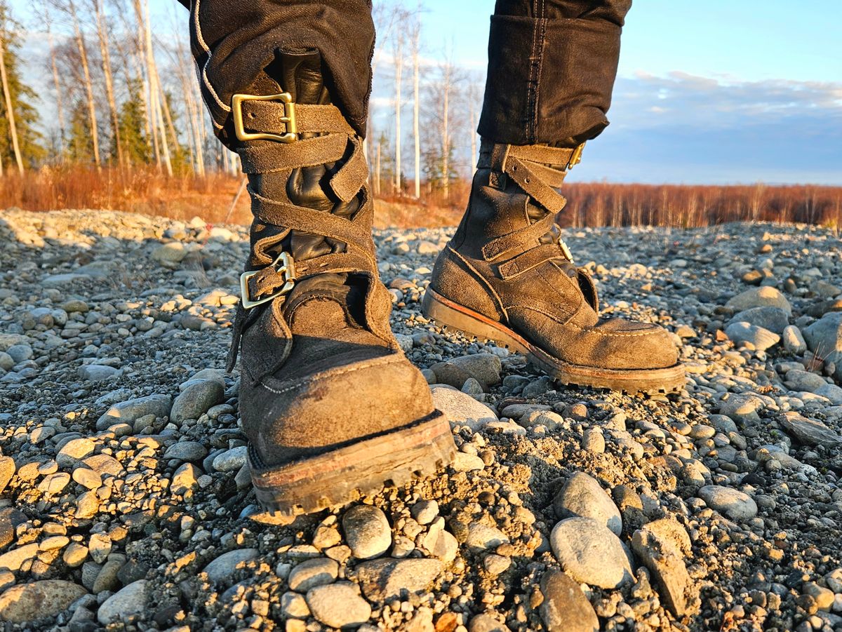 Photo by Theakkid on October 15, 2024 of the Nicks TankerPro in Nicks/Seidel 1964 Ash Gray Roughout.