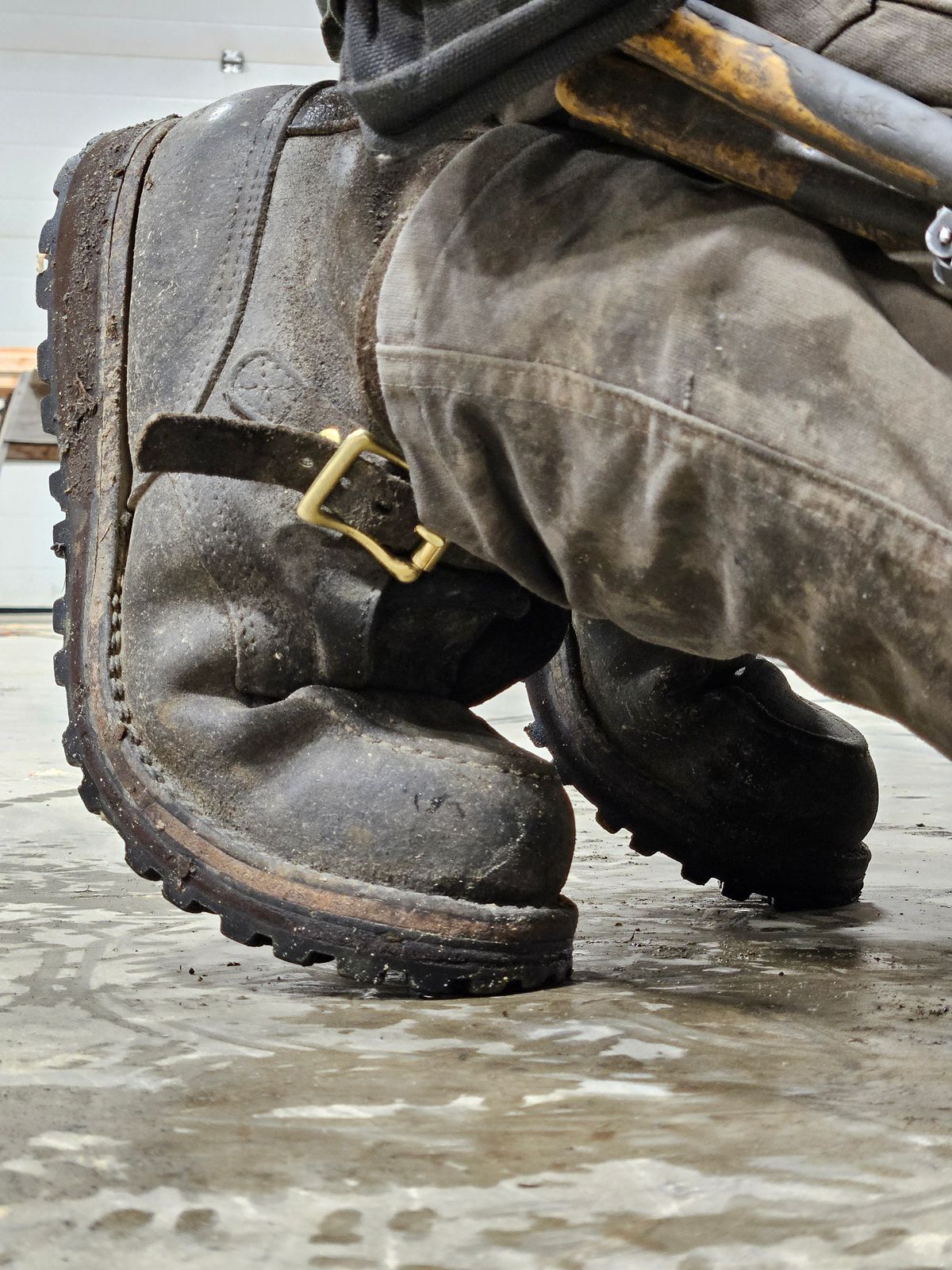Photo by Theakkid on May 2, 2025 of the Nicks TankerPro in Nicks/Seidel 1964 Ash Gray Roughout.