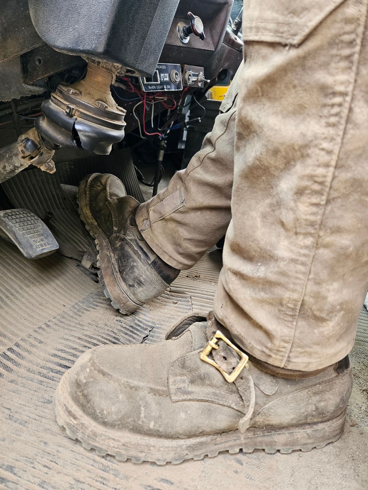 Photo by Theakkid on July 18, 2025 of the Nicks TankerPro in Nicks/Seidel 1964 Ash Gray Roughout.