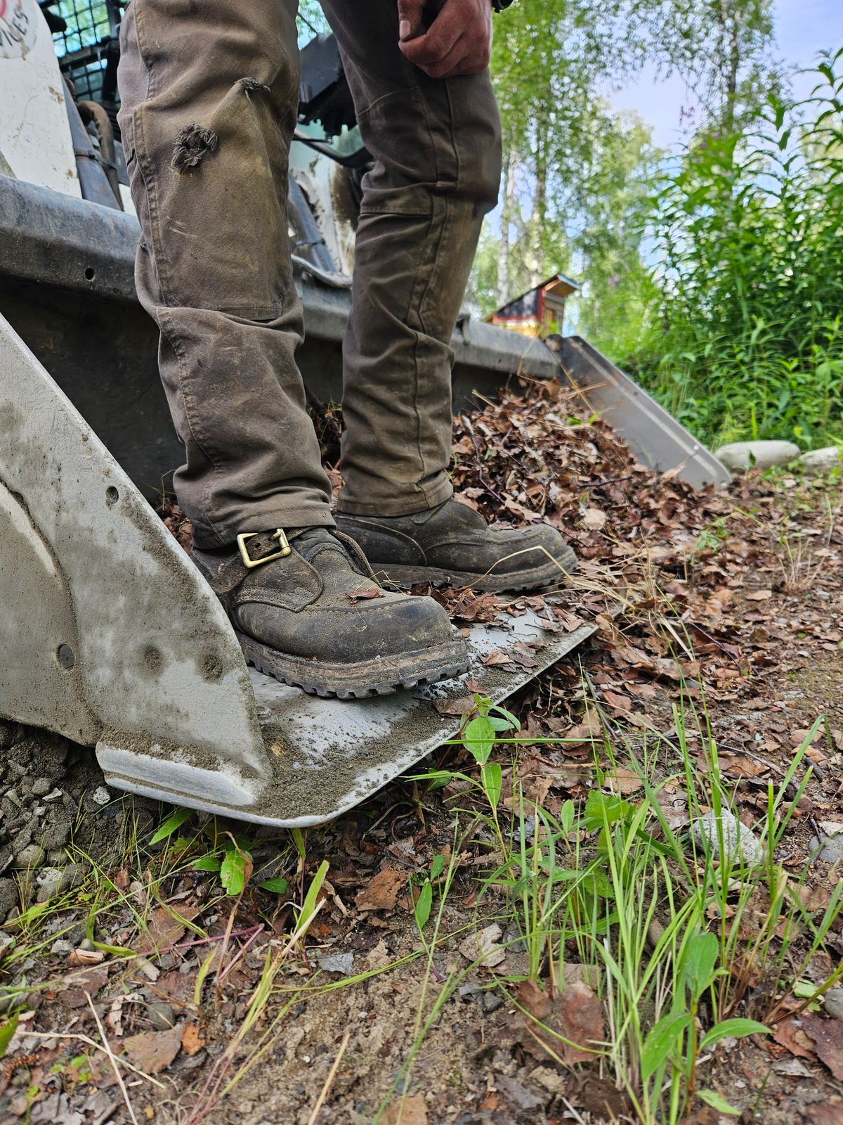 Photo by Theakkid on July 16, 2025 of the Nicks TankerPro in Nicks/Seidel 1964 Ash Gray Roughout.