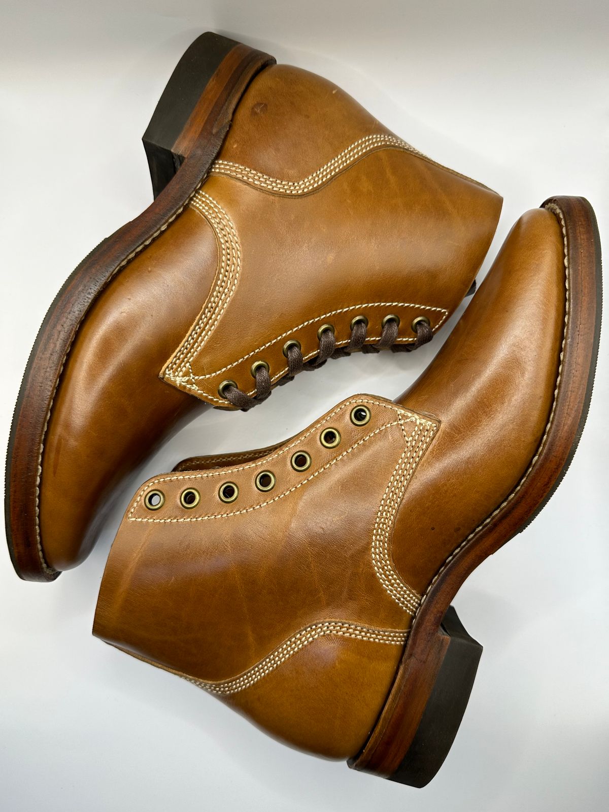 Photo by BanayadWhisky on June 12, 2024 of the Willie's Handmade Boots Boondocker in Maryam Natural Horsebutt.