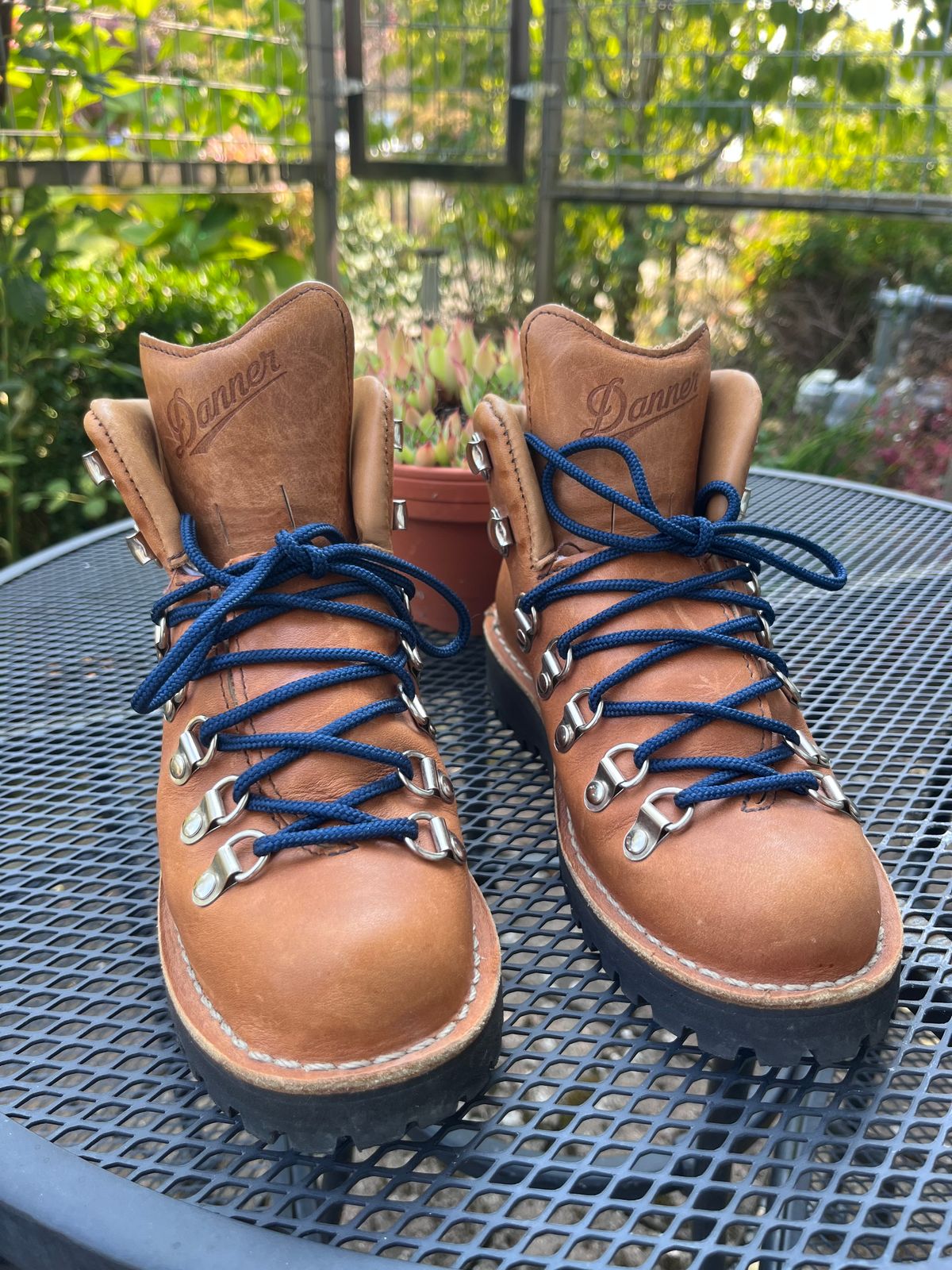 Photo by kjbell on September 1, 2025 of the Danner Mountain Light in Brown Full Grain.