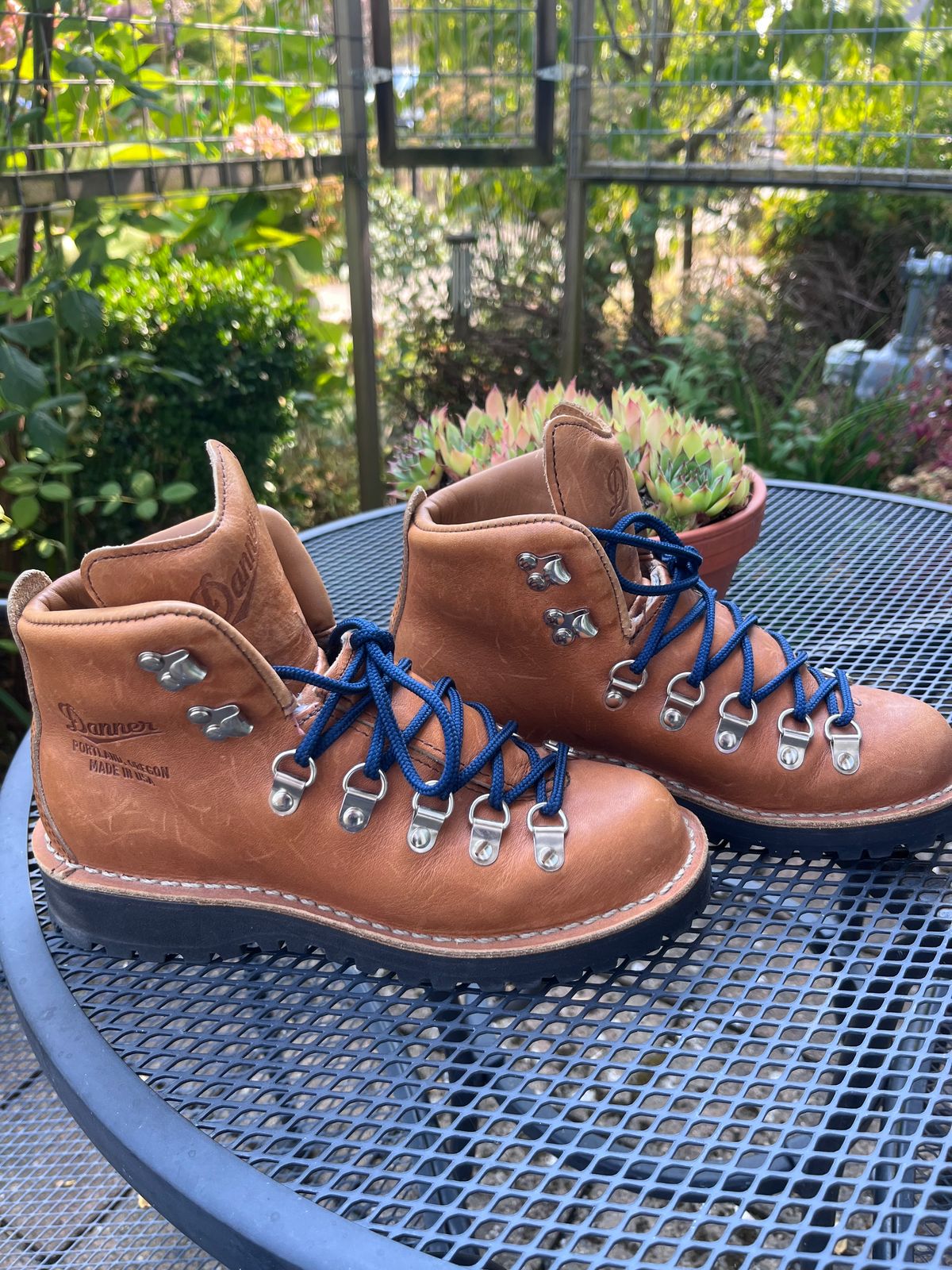 Photo by kjbell on September 1, 2025 of the Danner Mountain Light in Brown Full Grain.
