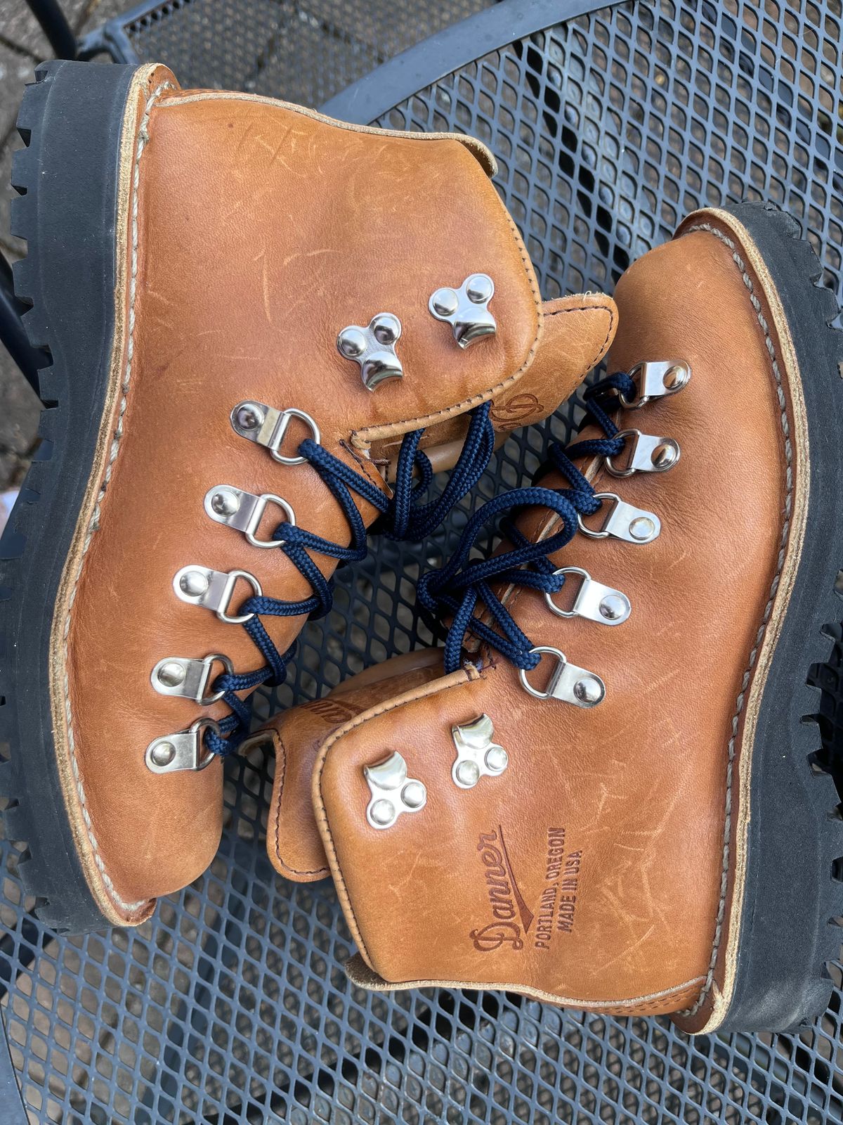 Photo by kjbell on September 1, 2025 of the Danner Mountain Light in Brown Full Grain.