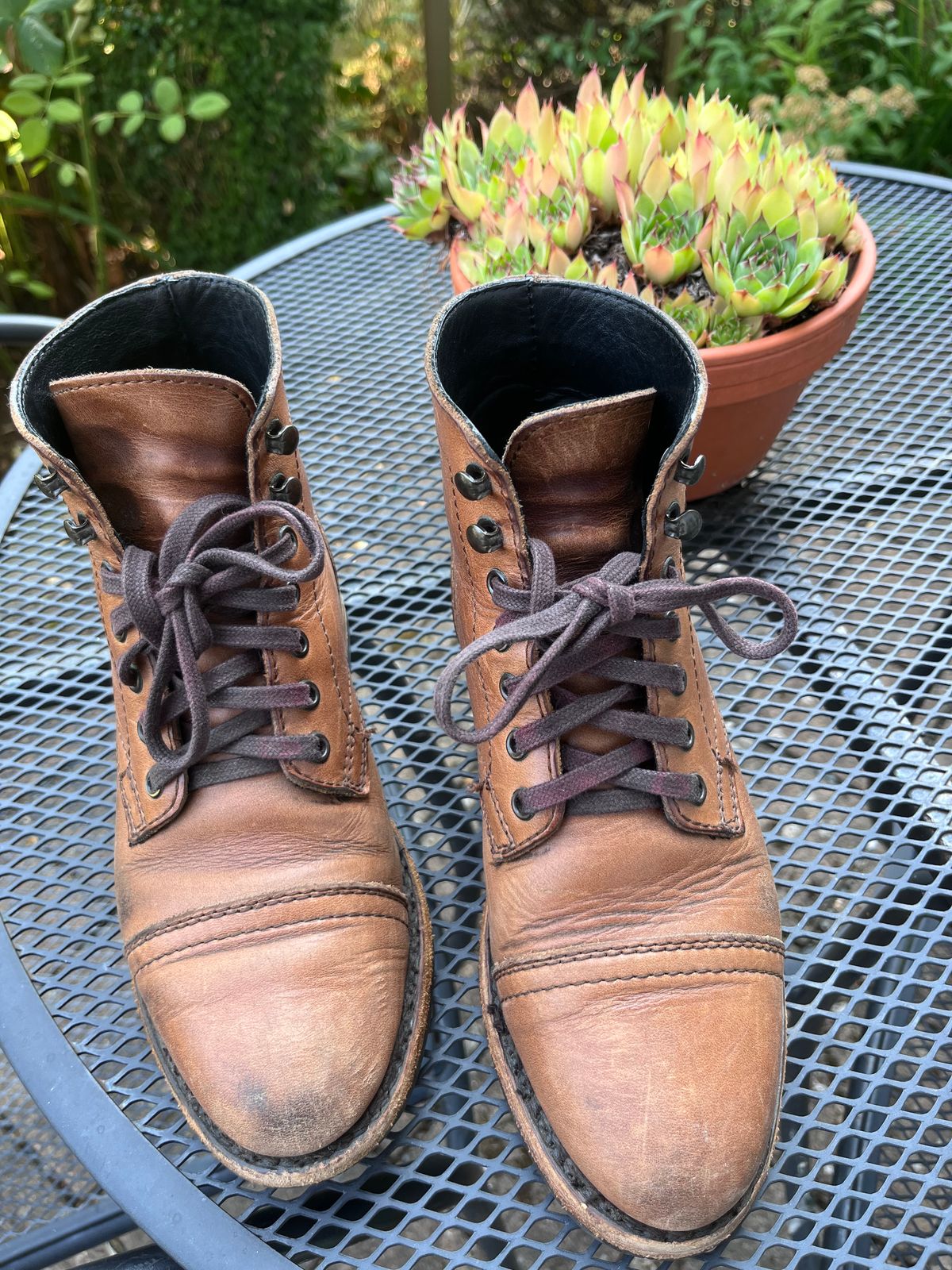 Photo by kjbell on September 1, 2025 of the Thursday Captain in Horween Natural Chromexcel.