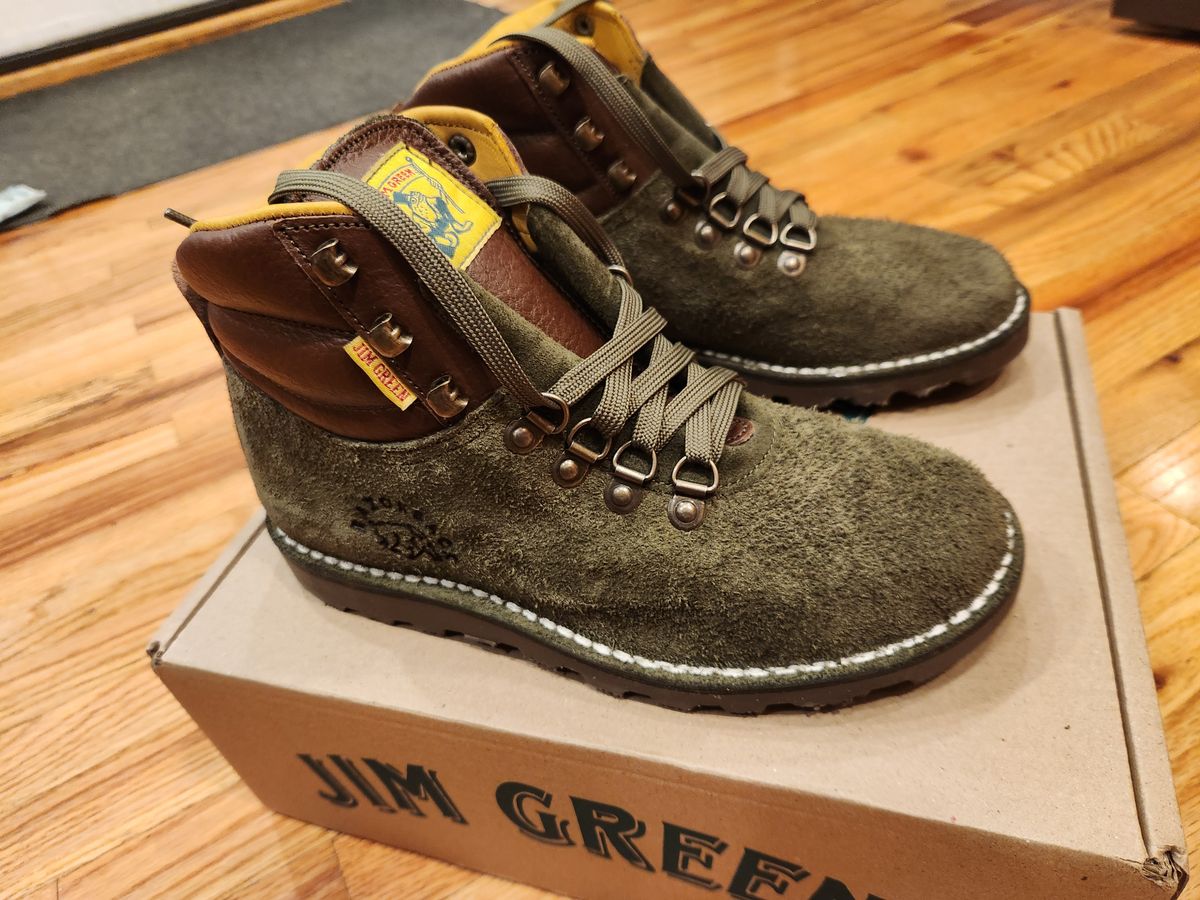 Photo by rollschoice on May 30, 2025 of the Jim Green Razorback in Jim Green / Houston Green Roughout & African Buffalo Skin.