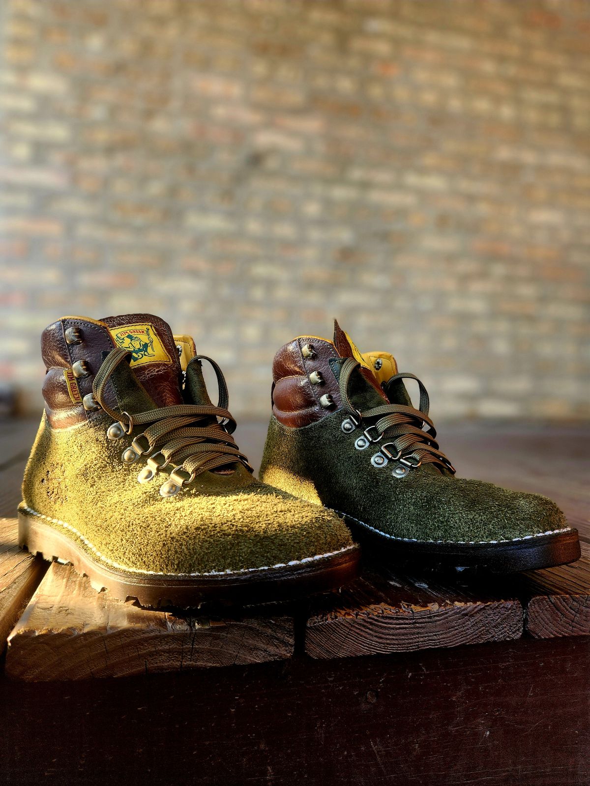 Photo by rollschoice on July 4, 2025 of the Jim Green Razorback in Jim Green / Houston Green Roughout & African Buffalo Skin.