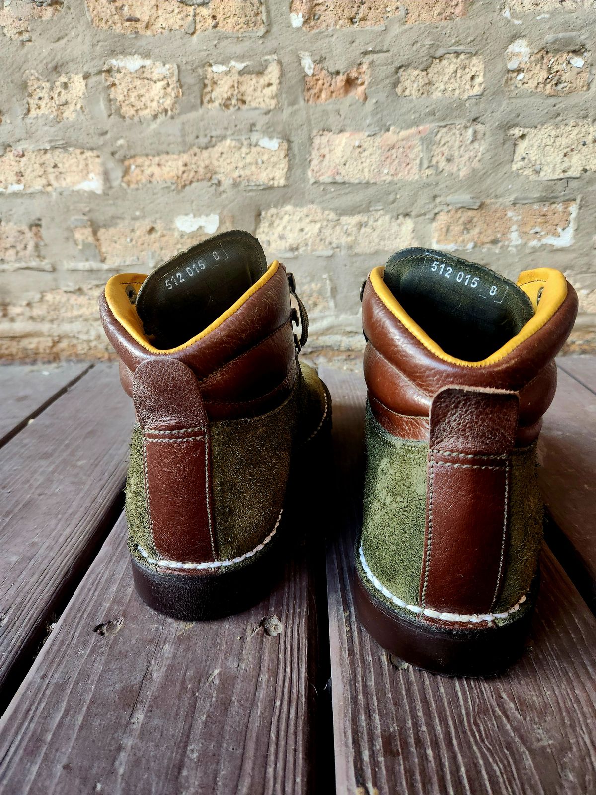 Photo by rollschoice on July 4, 2025 of the Jim Green Razorback in Jim Green / Houston Green Roughout & African Buffalo Skin.