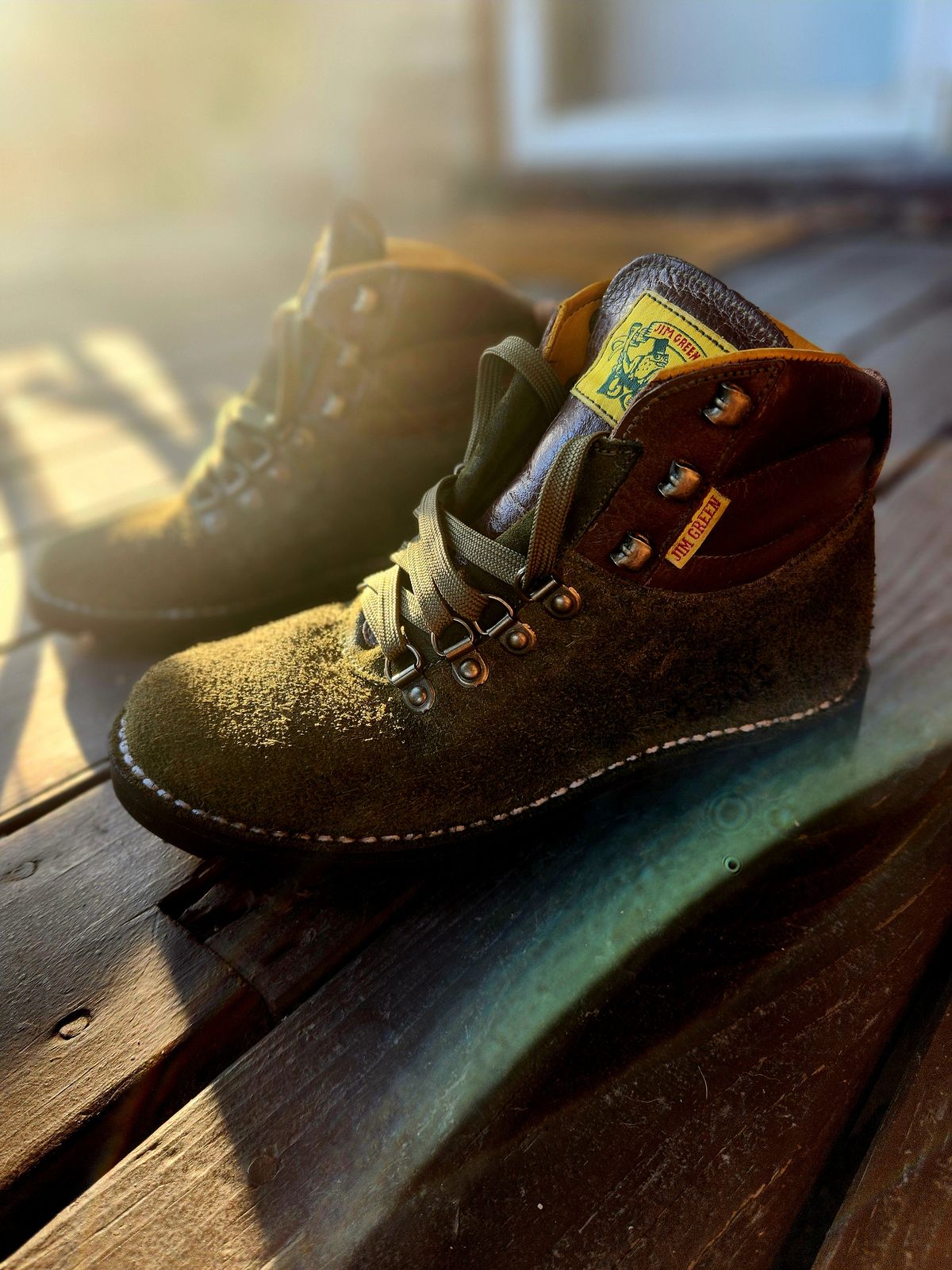 Photo by rollschoice on July 4, 2025 of the Jim Green Razorback in Jim Green / Houston Green Roughout & African Buffalo Skin.