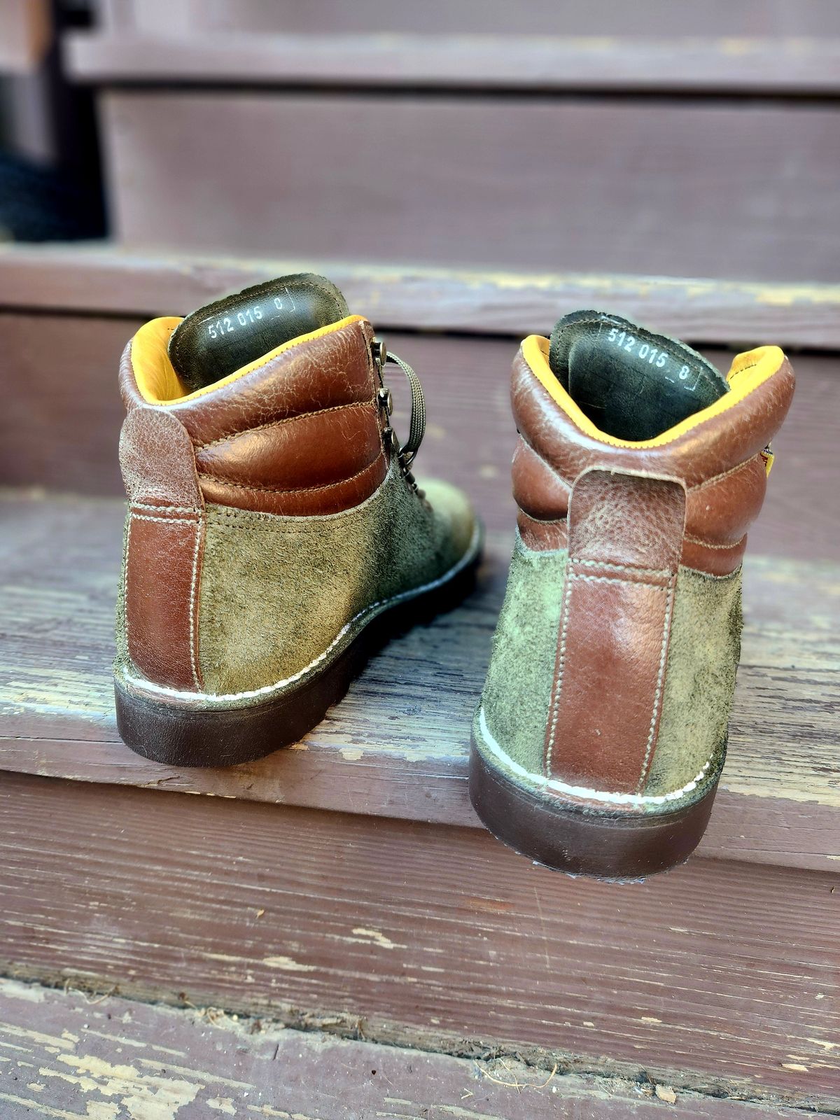 Photo by rollschoice on July 4, 2025 of the Jim Green Razorback in Jim Green / Houston Green Roughout & African Buffalo Skin.