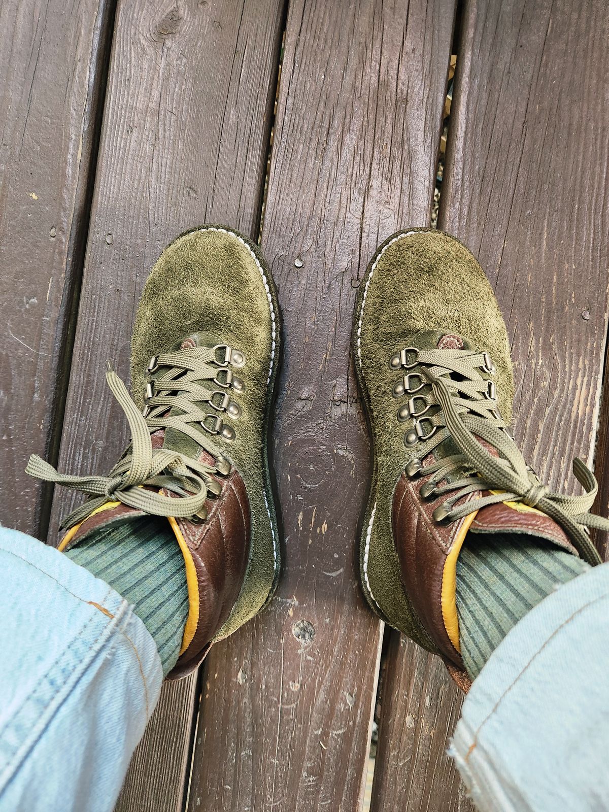 Photo by rollschoice on August 31, 2025 of the Jim Green Razorback in Jim Green / Houston Green Roughout & African Buffalo Skin.