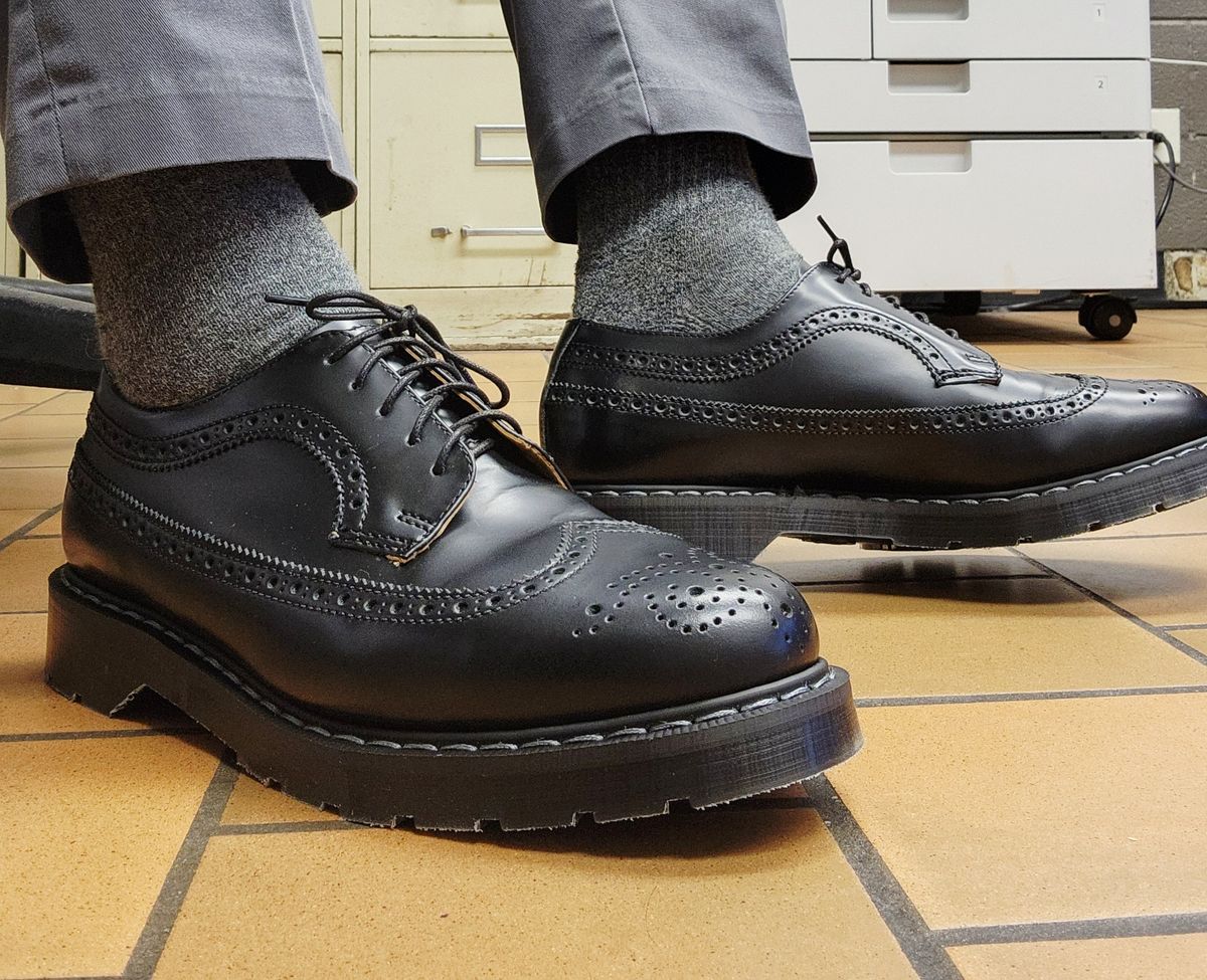 Photo by rollschoice on May 23, 2025 of the NPS Shoes Brogue Shoe in Black Hi-Shine.