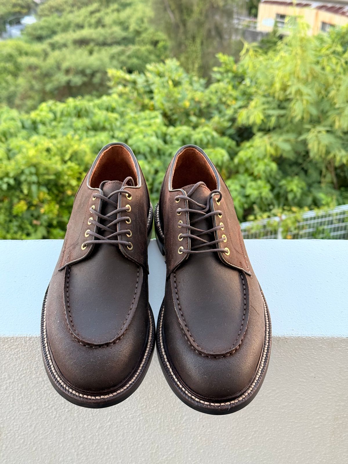 Photo by ShaneFades on October 4, 2025 of the Grant Stone Moc Toe Derby in C.F. Stead Tobacco Waxy Commander Suede.