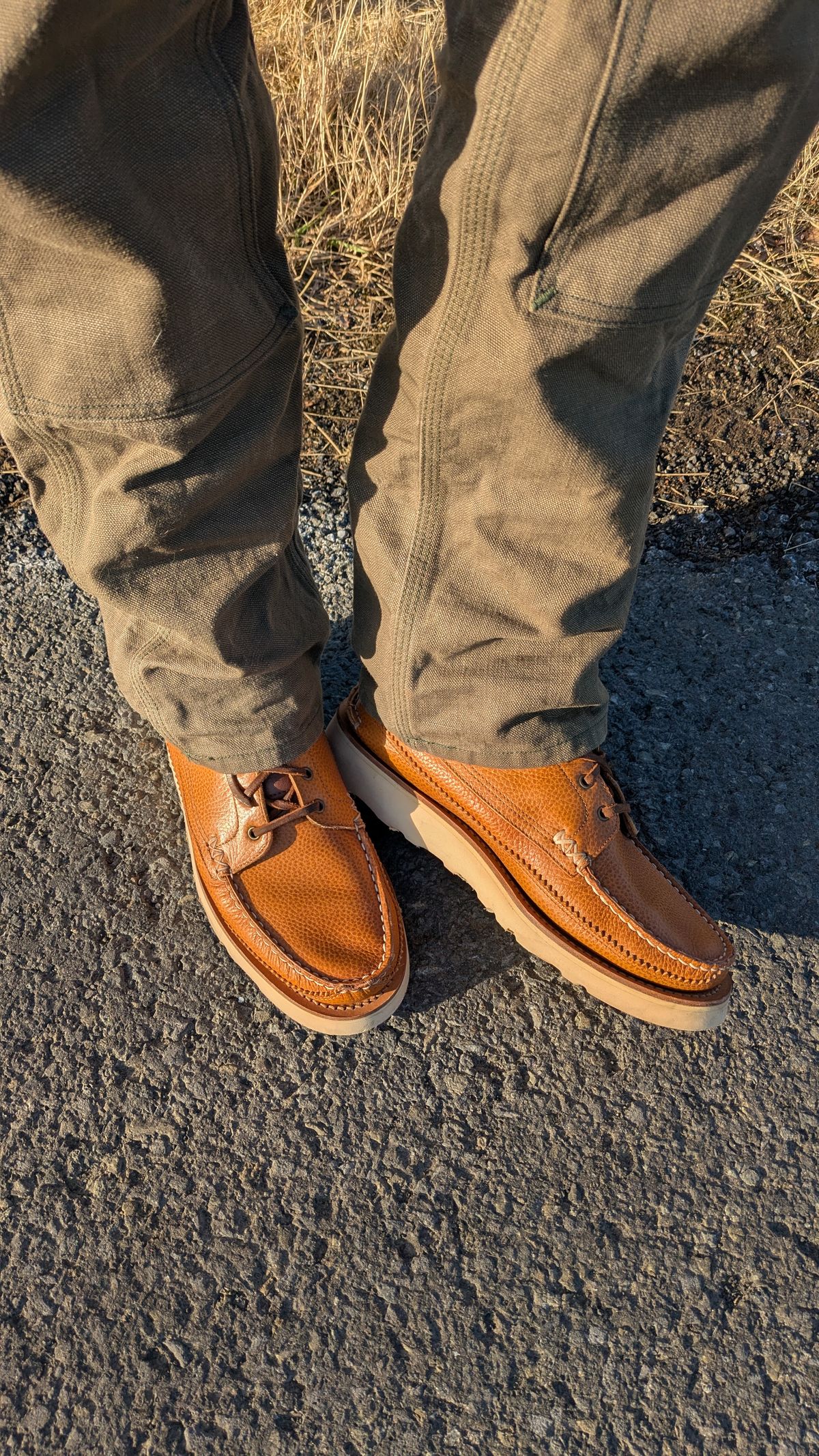 Photo by tumi on February 15, 2025 of the Yuketen Maine Guide 6 Eye DB Boots in Santa Cruz.