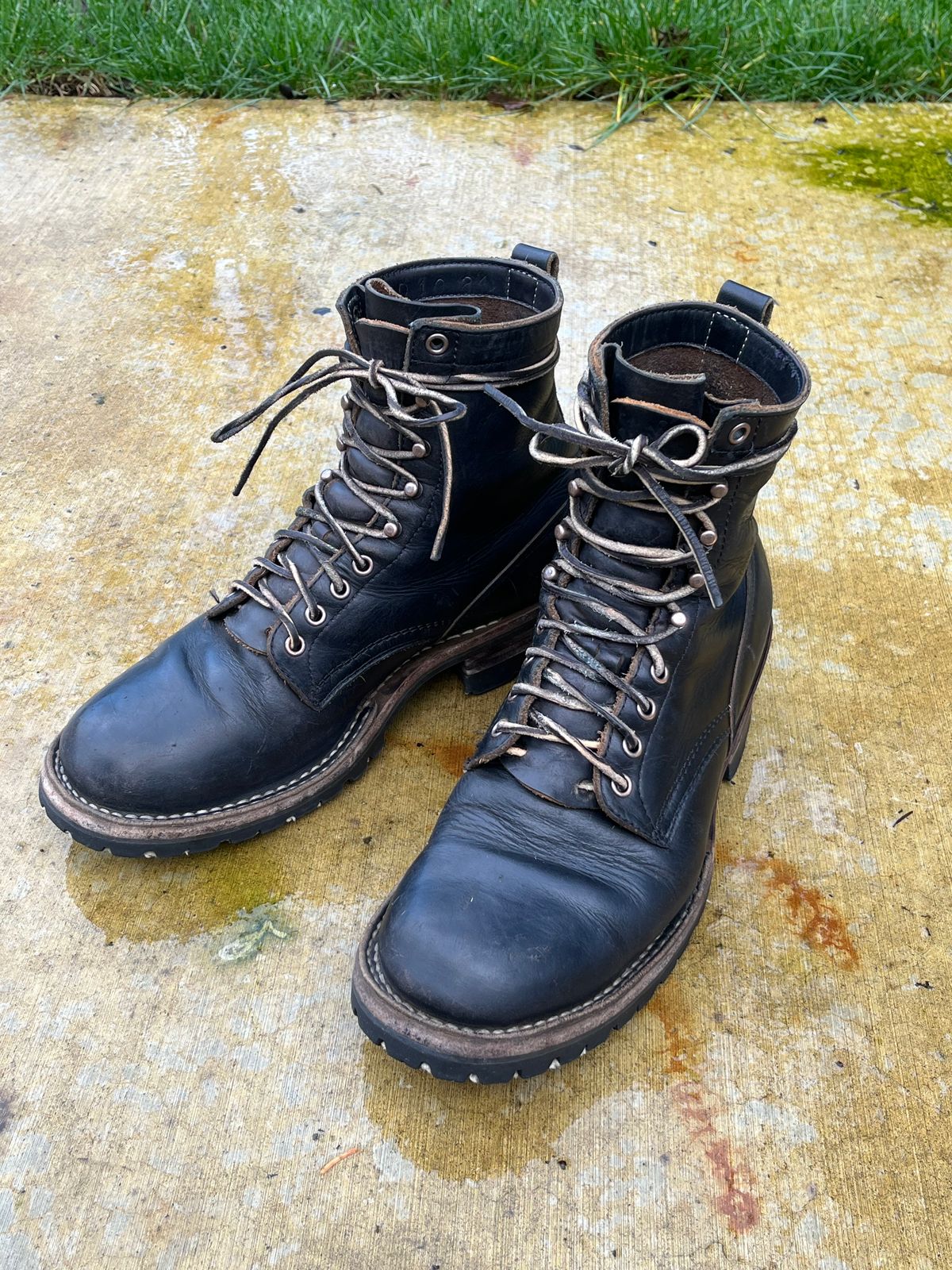 Photo by maxmerkle.official on January 3, 2026 of the White's C355 Logger in Seidel Black Double Shot.