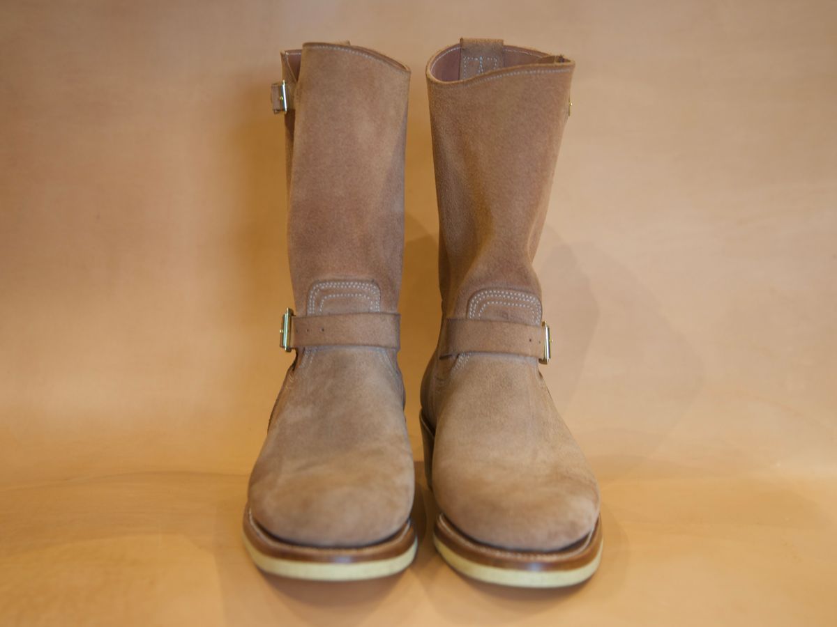 Photo by DuaneBerry on October 2, 2024 of the Unsung U 22-2 Engineer Boot in Horween Nubuck.