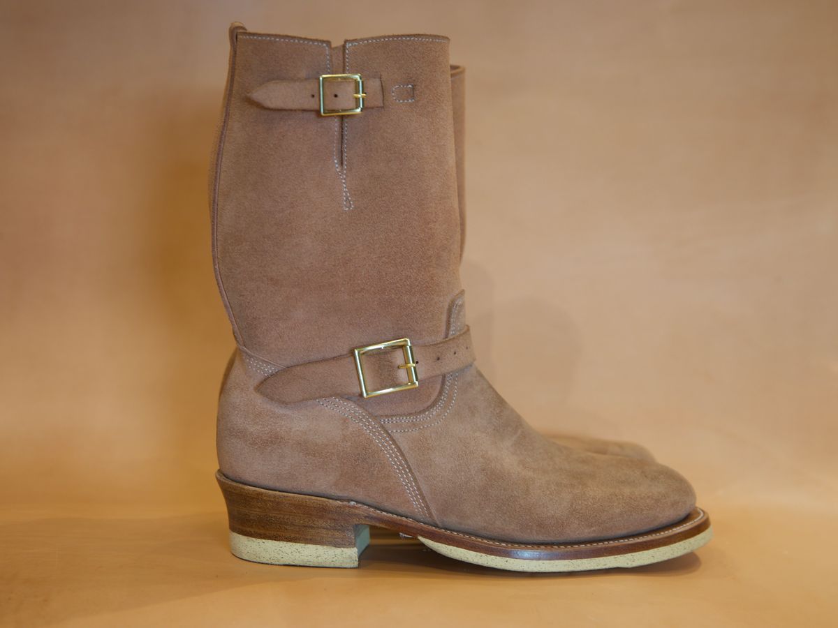 Photo by DuaneBerry on October 2, 2024 of the Unsung U 22-2 Engineer Boot in Horween Nubuck.