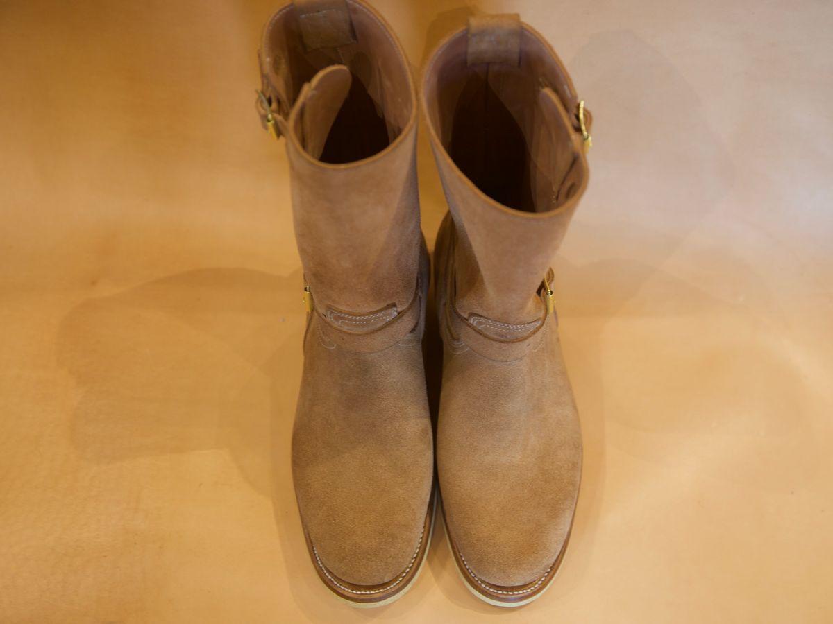 Photo by DuaneBerry on October 2, 2024 of the Unsung U 22-2 Engineer Boot in Horween Nubuck.