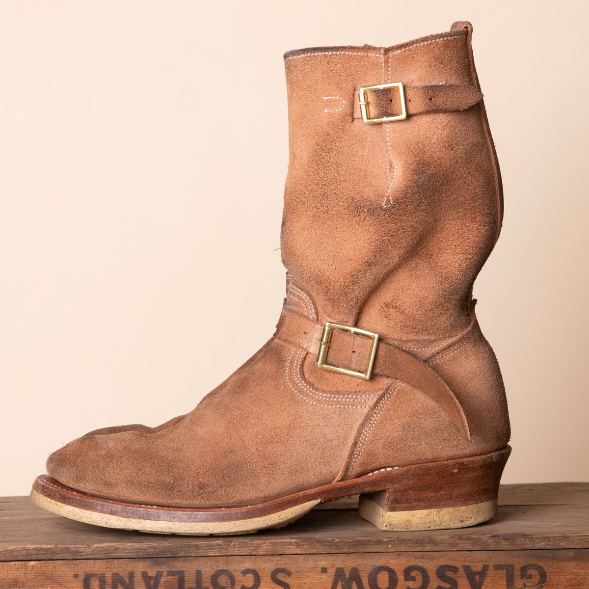 Photo by DuaneBerry on January 3, 2025 of the Unsung U 22-2 Engineer Boot in Horween Nubuck.