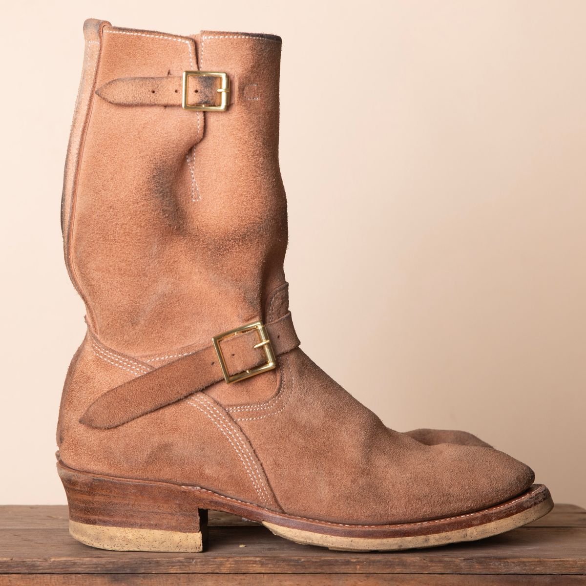 Photo by DuaneBerry on January 3, 2025 of the Unsung U 22-2 Engineer Boot in Horween Nubuck.