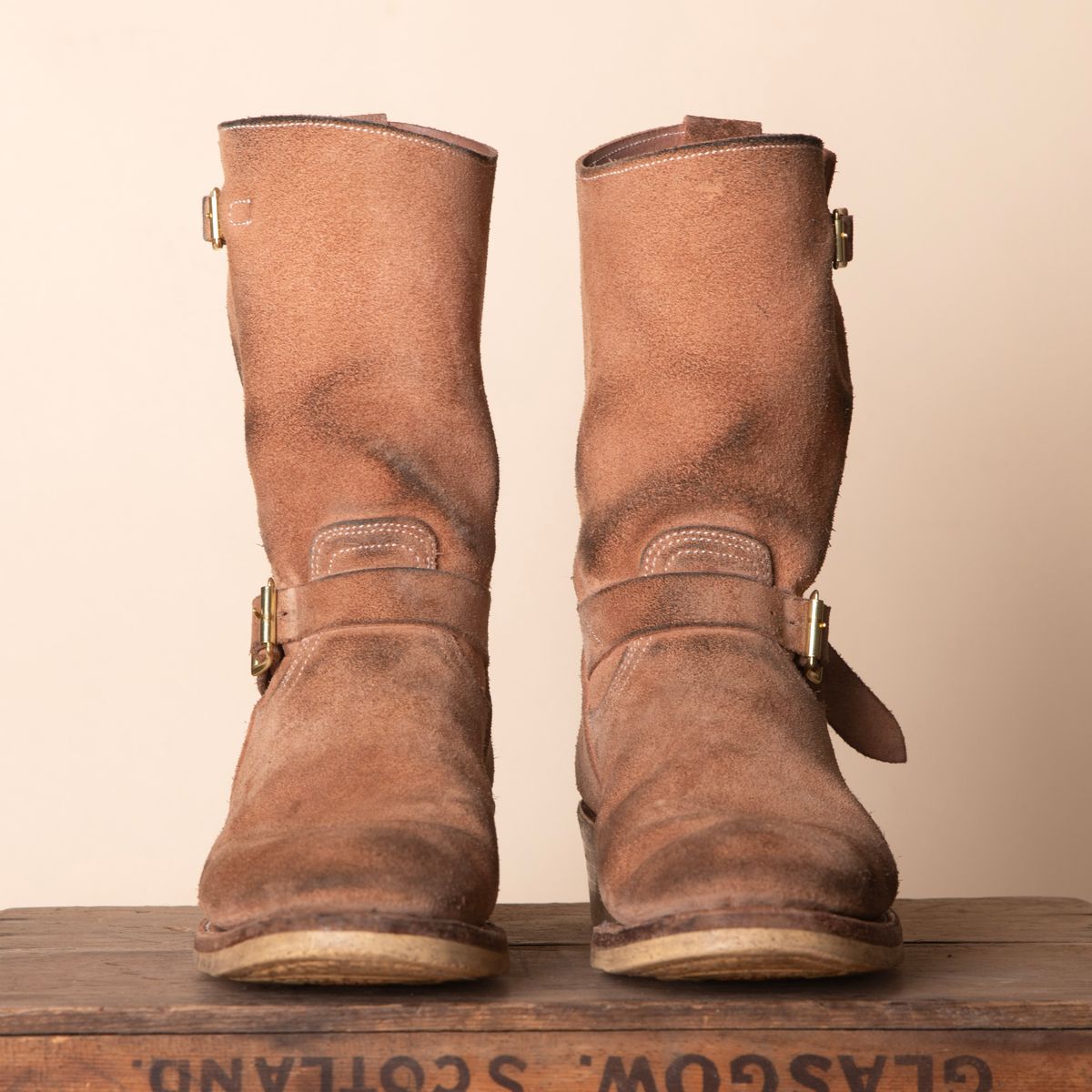 Photo by DuaneBerry on January 3, 2025 of the Unsung U 22-2 Engineer Boot in Horween Nubuck.