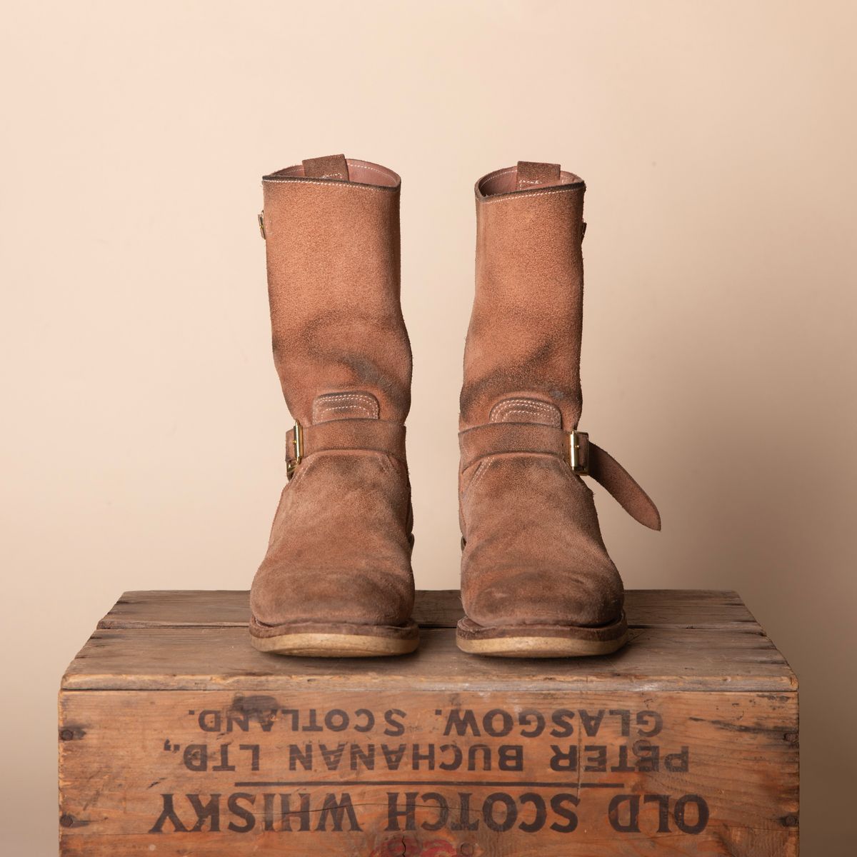 Photo by DuaneBerry on February 4, 2025 of the Unsung U 22-2 Engineer Boot in Horween Nubuck.