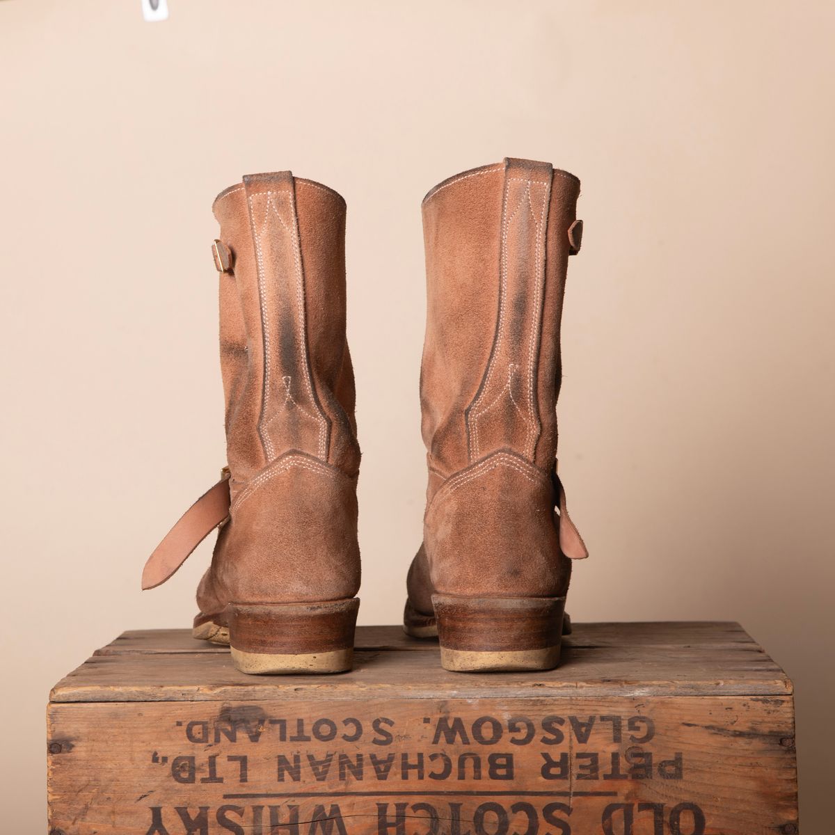 Photo by DuaneBerry on February 4, 2025 of the Unsung U 22-2 Engineer Boot in Horween Nubuck.
