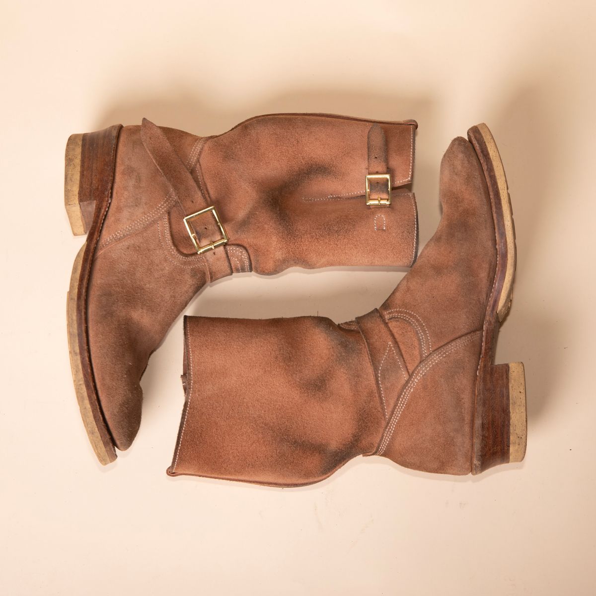 Photo by DuaneBerry on February 4, 2025 of the Unsung U 22-2 Engineer Boot in Horween Nubuck.