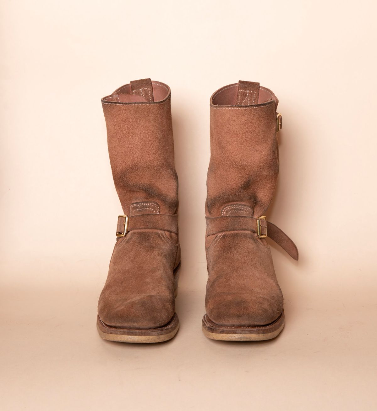 Photo by DuaneBerry on March 5, 2025 of the Unsung U 22-2 Engineer Boot in Horween Nubuck.