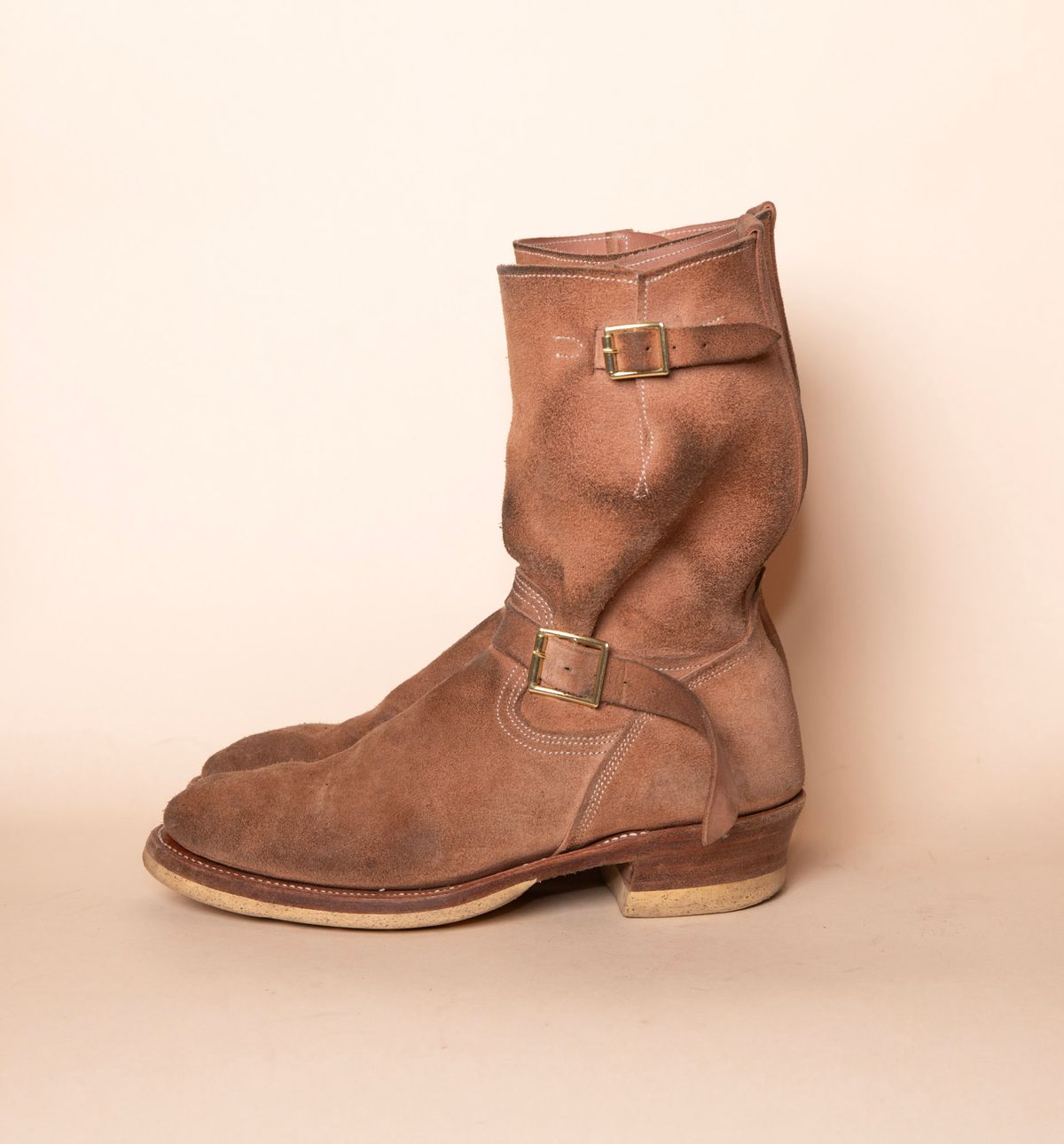 Photo by DuaneBerry on March 5, 2025 of the Unsung U 22-2 Engineer Boot in Horween Nubuck.