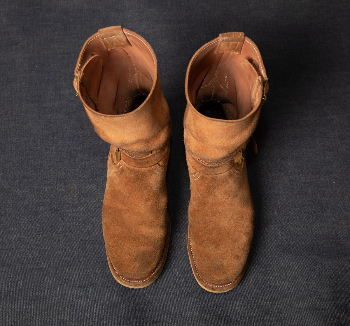 Photo by DuaneBerry on April 8, 2025 of the Unsung U 22-2 Engineer Boot in Horween Nubuck.