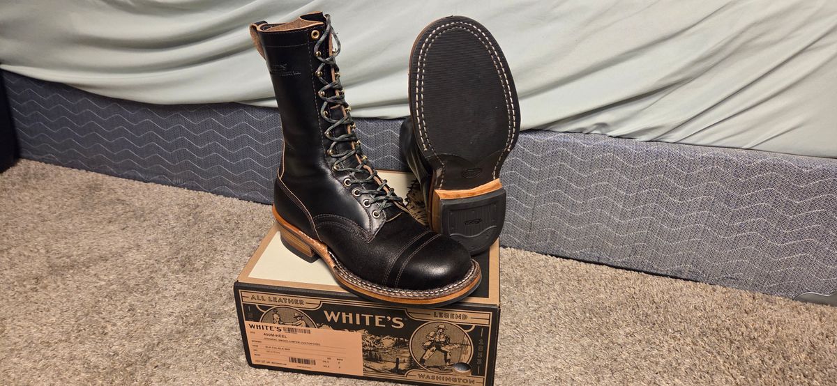 Photo by boxxxc on February 6, 2026 of the White's Smokejumper in Horween Black Chromexcel & Horween Black Waxed Flesh.