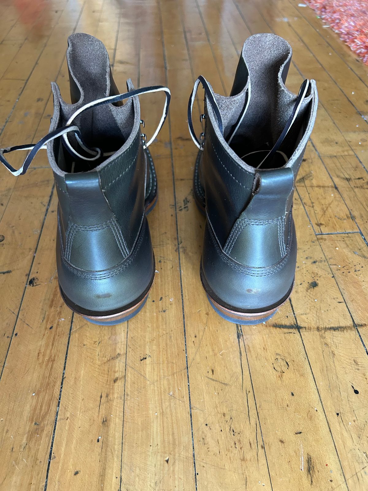 Photo by sundriver on November 1, 2025 of the White's 350 Cutter in Horween Greener Pastures Dublin.