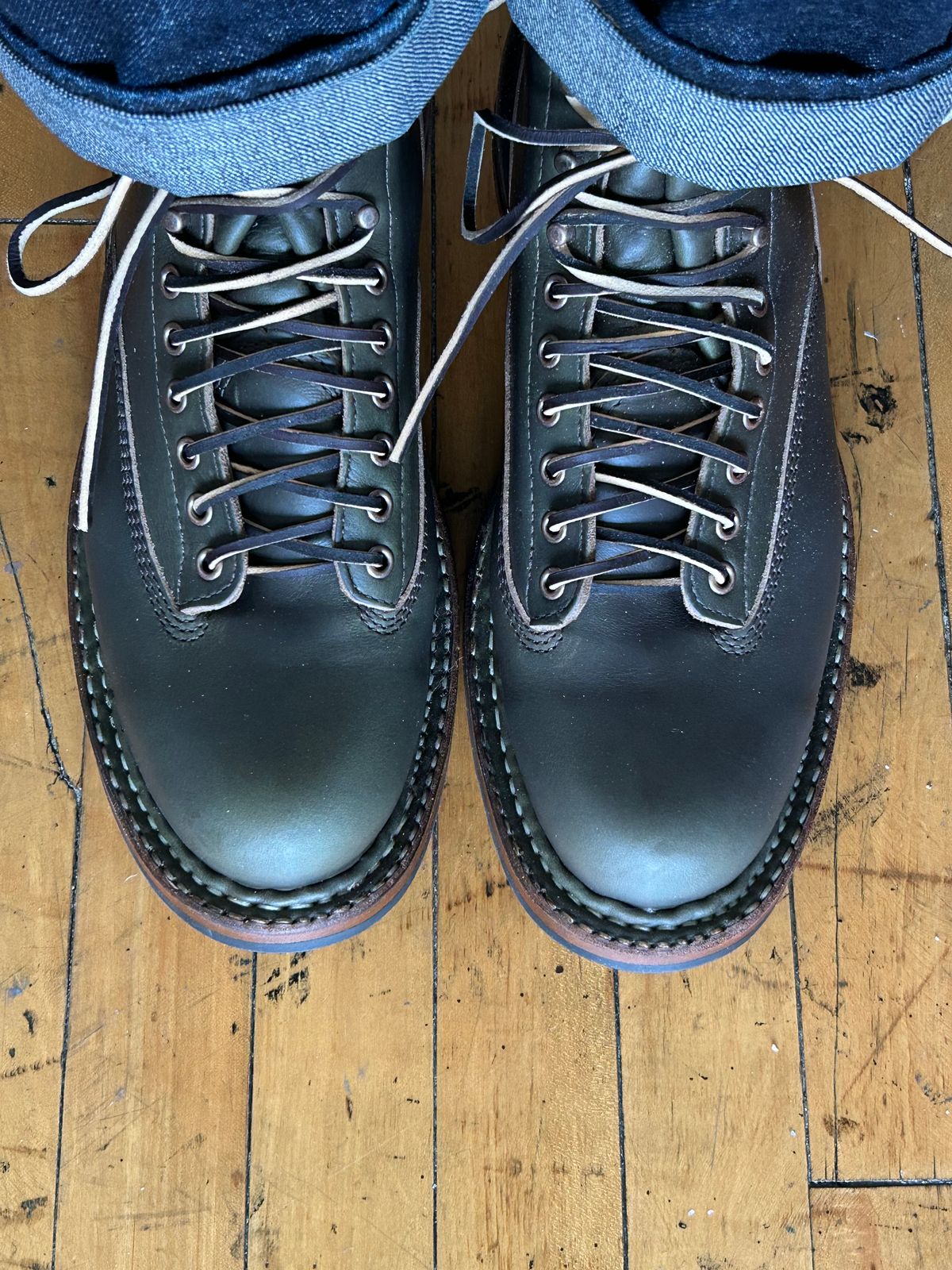 Photo by sundriver on November 1, 2025 of the White's 350 Cutter in Horween Greener Pastures Dublin.